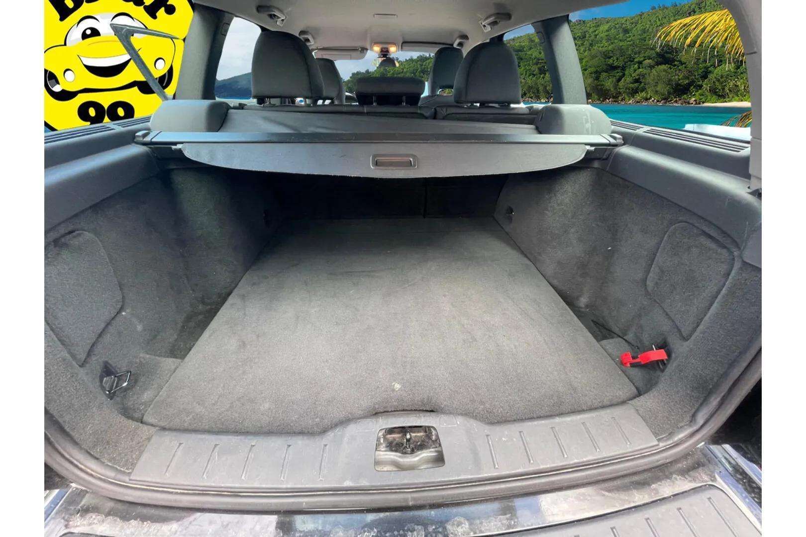 Volvo V50 2010 * Vetokoukku / Puolinahkapenkit / Hyvin huollettu * - *YritysOutlet - Myydään vain yrityksille / Hyvin pidetty / Siisti ikäisekseen*