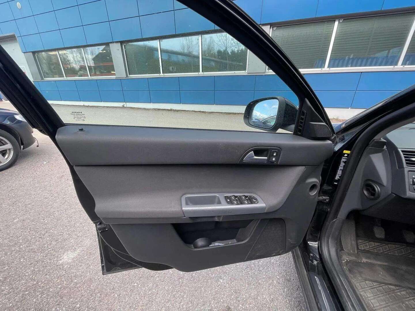 Volvo V50 2010 * Vetokoukku / Puolinahkapenkit / Hyvin huollettu * - *YritysOutlet - Myydään vain yrityksille / Hyvin pidetty / Siisti ikäisekseen*