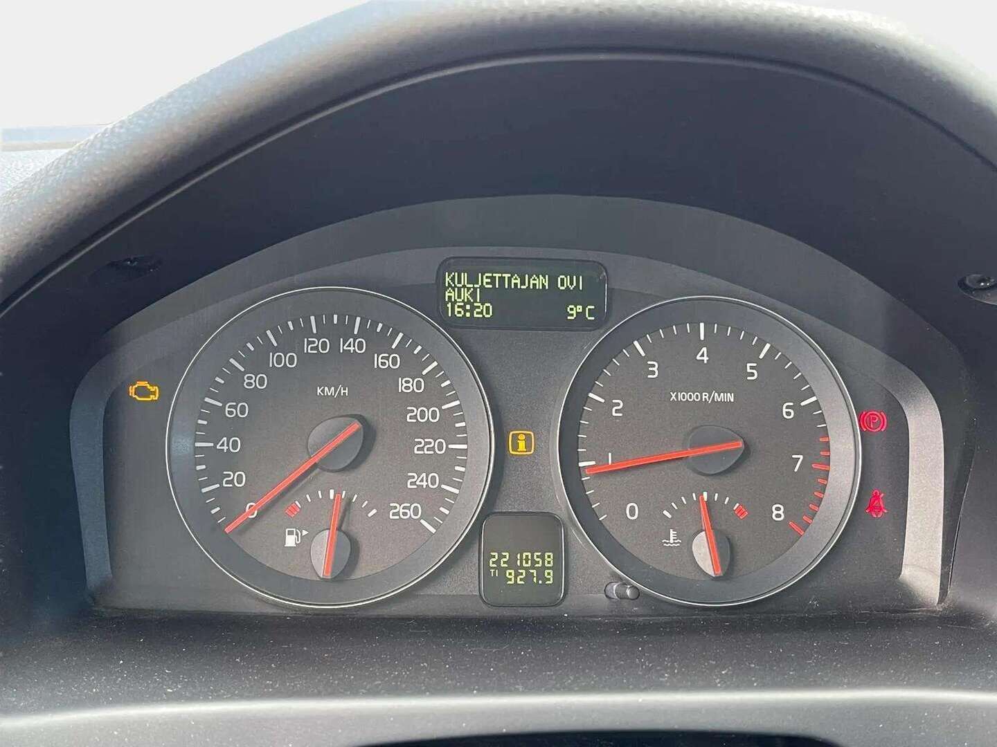 Volvo V50 2010 * Vetokoukku / Puolinahkapenkit / Hyvin huollettu * - *YritysOutlet - Myydään vain yrityksille / Hyvin pidetty / Siisti ikäisekseen*