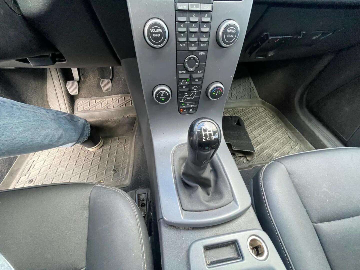 Volvo V50 2010 * Vetokoukku / Puolinahkapenkit / Hyvin huollettu * - *YritysOutlet - Myydään vain yrityksille / Hyvin pidetty / Siisti ikäisekseen*