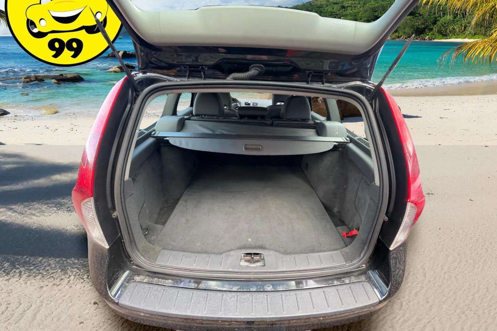 Volvo V50 2010 * Vetokoukku / Puolinahkapenkit / Hyvin huollettu * - *YritysOutlet - Myydään vain yrityksille / Hyvin pidetty / Siisti ikäisekseen*