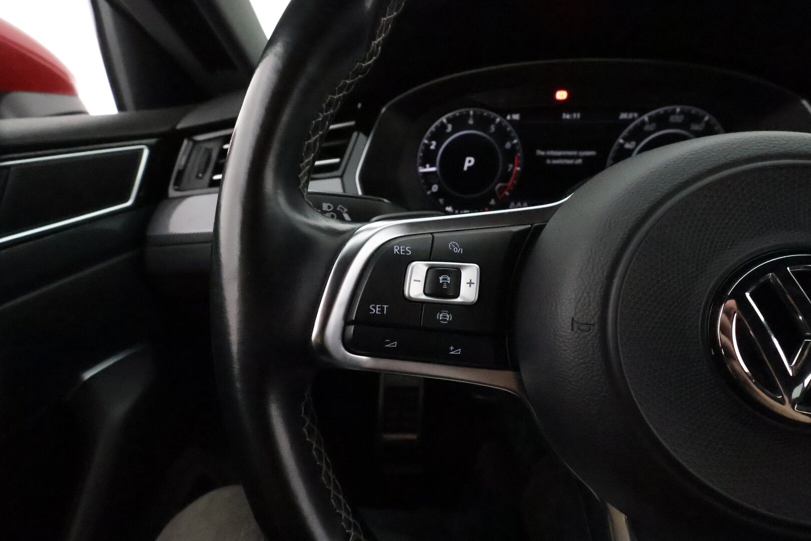 Volkswagen Arteon 2019 R-Line Limited Edition 1,5 TSI EVO 110 kW DSG-autom. **Webasto / Adapt.vakkari / Koukku / Navi / Sporttipenkit** - 1.om Suomi-auto / Kahdet renkaat aluvanteilla / Digimittaristo