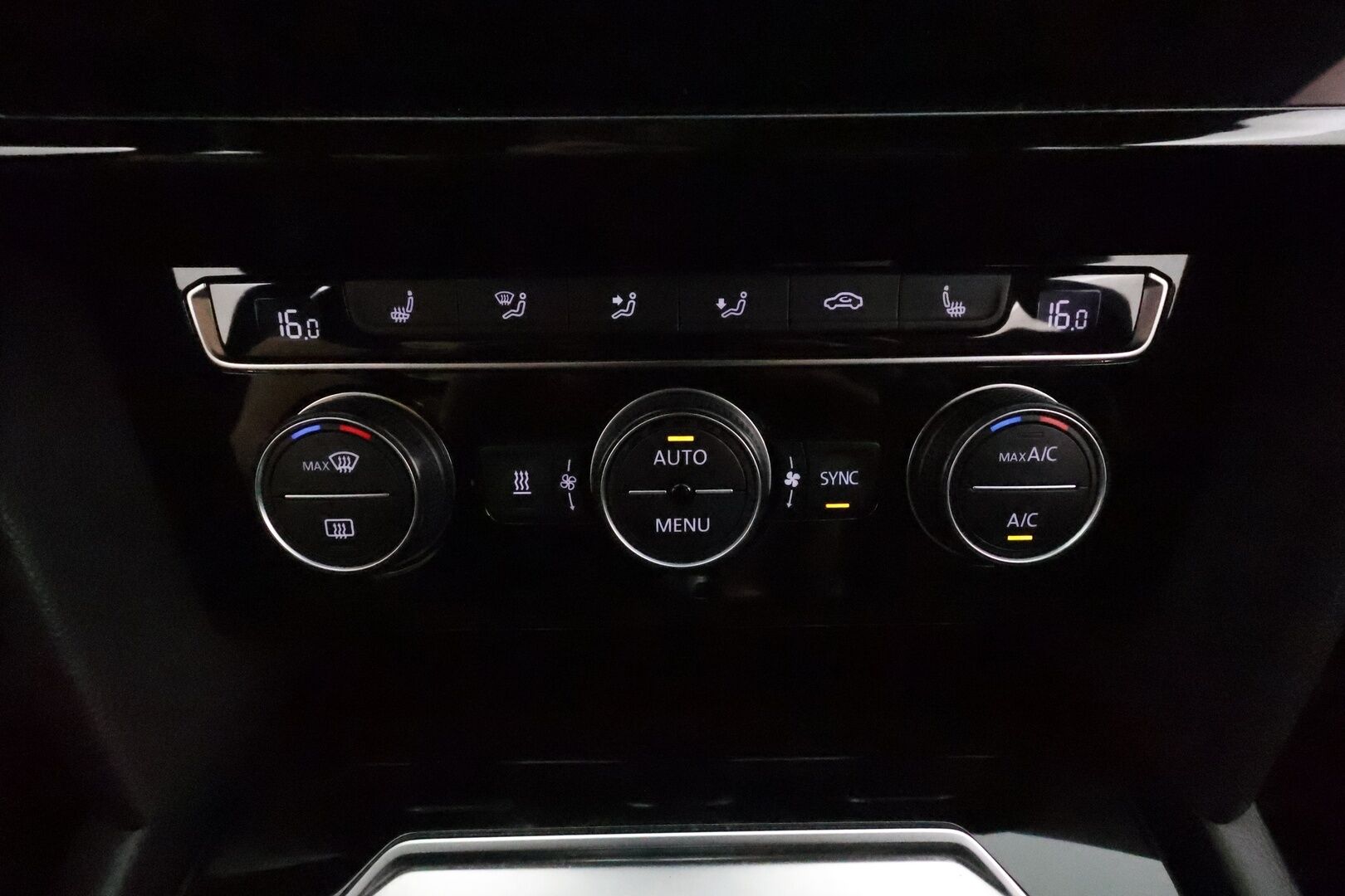 Volkswagen Arteon 2019 R-Line Limited Edition 1,5 TSI EVO 110 kW DSG-autom. **Webasto / Adapt.vakkari / Koukku / Navi / Sporttipenkit** - 1.om Suomi-auto / Kahdet renkaat aluvanteilla / Digimittaristo