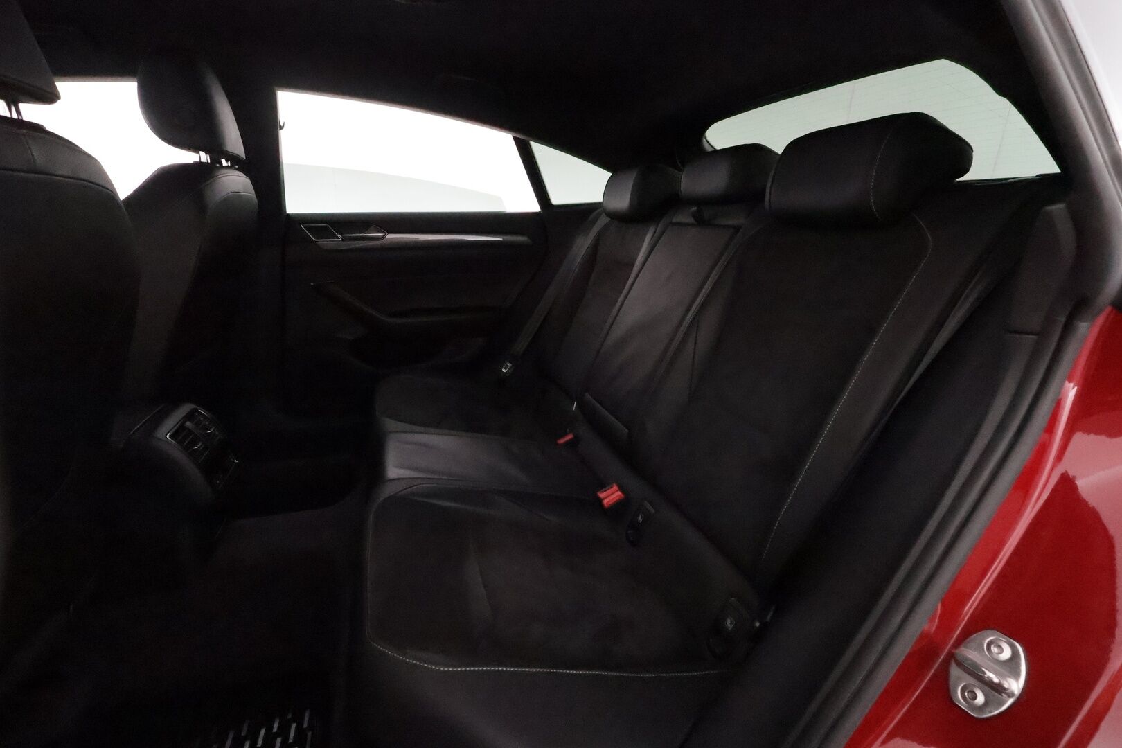 Volkswagen Arteon 2019 R-Line Limited Edition 1,5 TSI EVO 110 kW DSG-autom. **Webasto / Adapt.vakkari / Koukku / Navi / Sporttipenkit** - 1.om Suomi-auto / Kahdet renkaat aluvanteilla / Digimittaristo