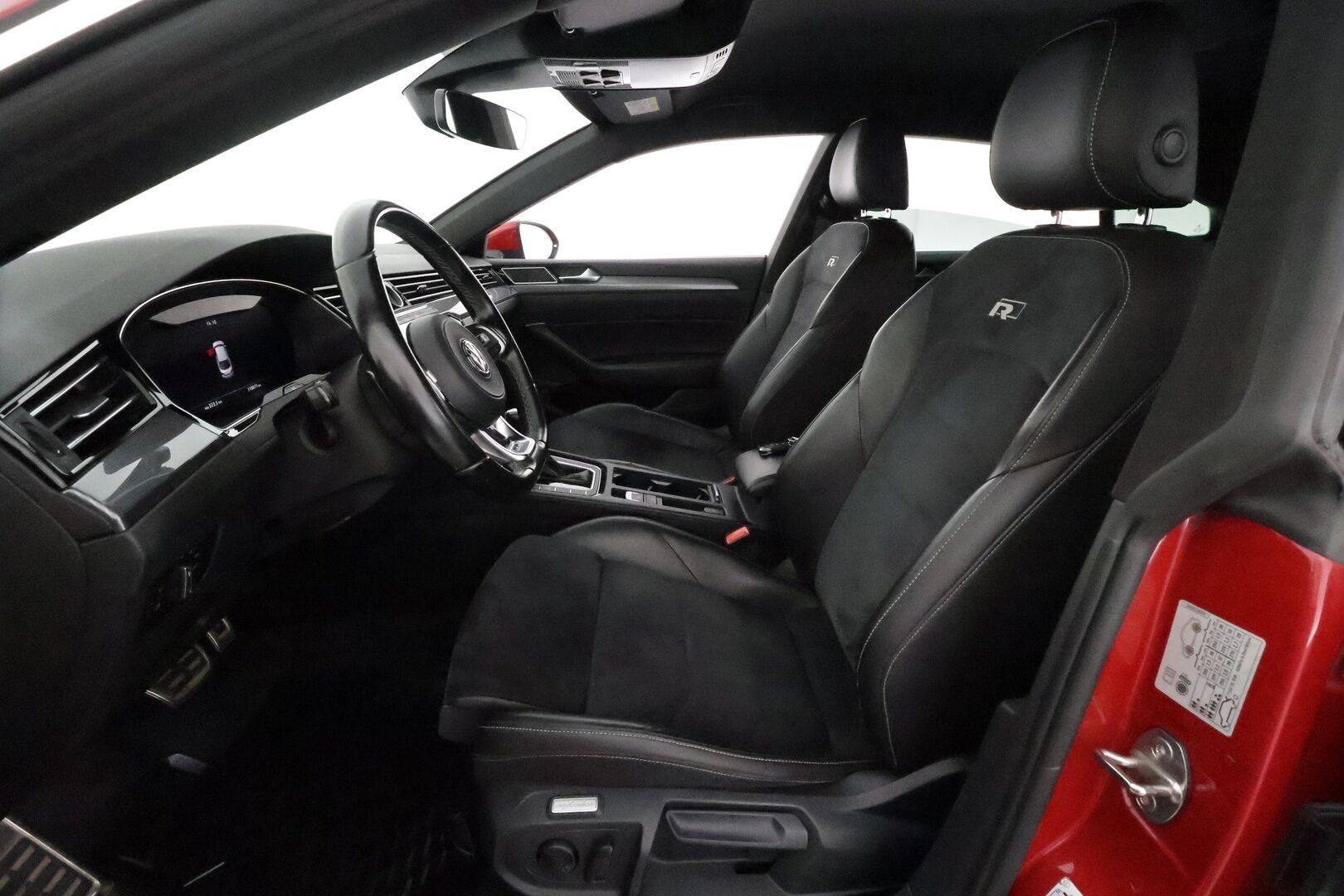 Volkswagen Arteon 2019 R-Line Limited Edition 1,5 TSI EVO 110 kW DSG-autom. **Webasto / Adapt.vakkari / Koukku / Navi / Sporttipenkit** - 1.om Suomi-auto / Kahdet renkaat aluvanteilla / Digimittaristo