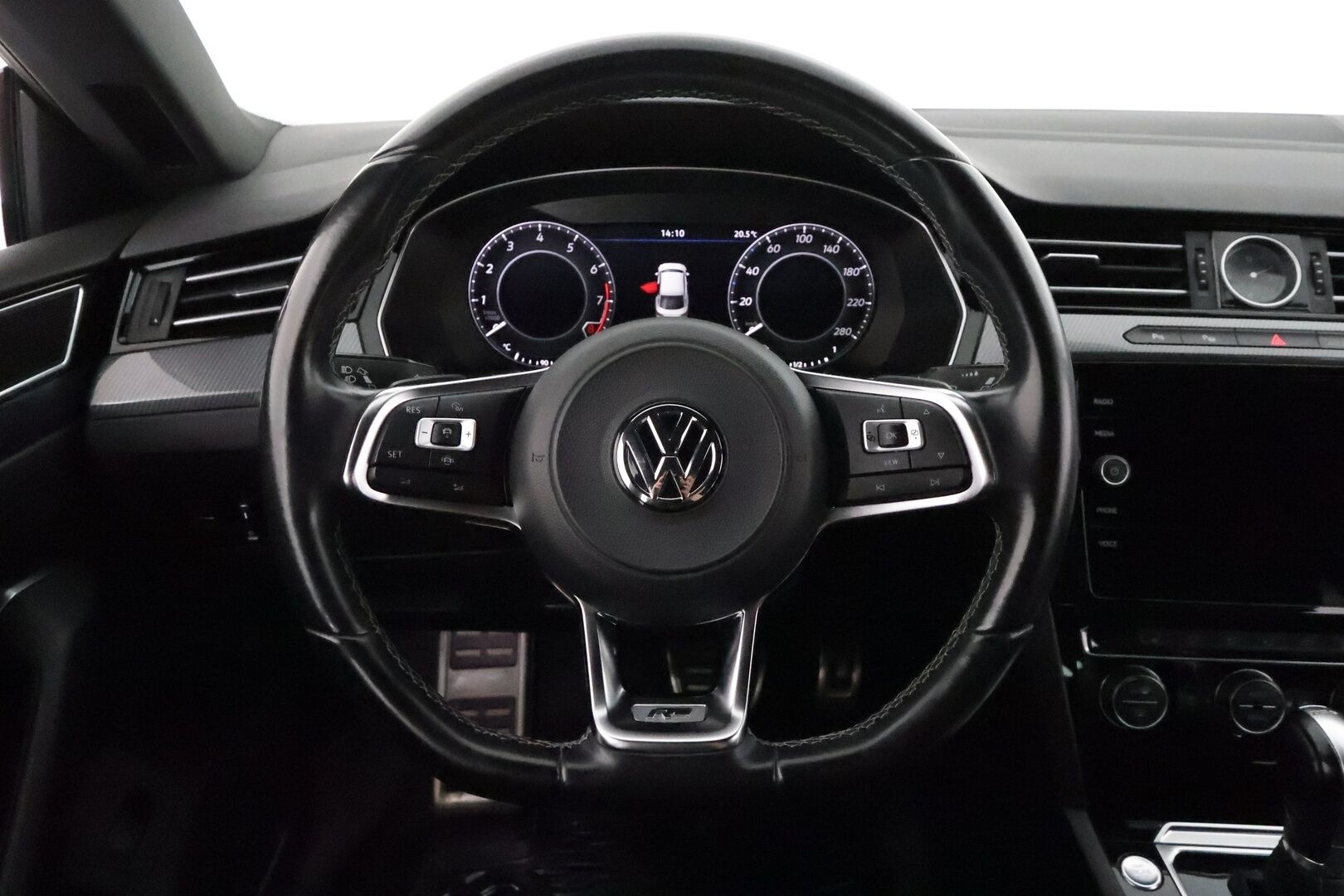 Volkswagen Arteon 2019 R-Line Limited Edition 1,5 TSI EVO 110 kW DSG-autom. **Webasto / Adapt.vakkari / Koukku / Navi / Sporttipenkit** - 1.om Suomi-auto / Kahdet renkaat aluvanteilla / Digimittaristo