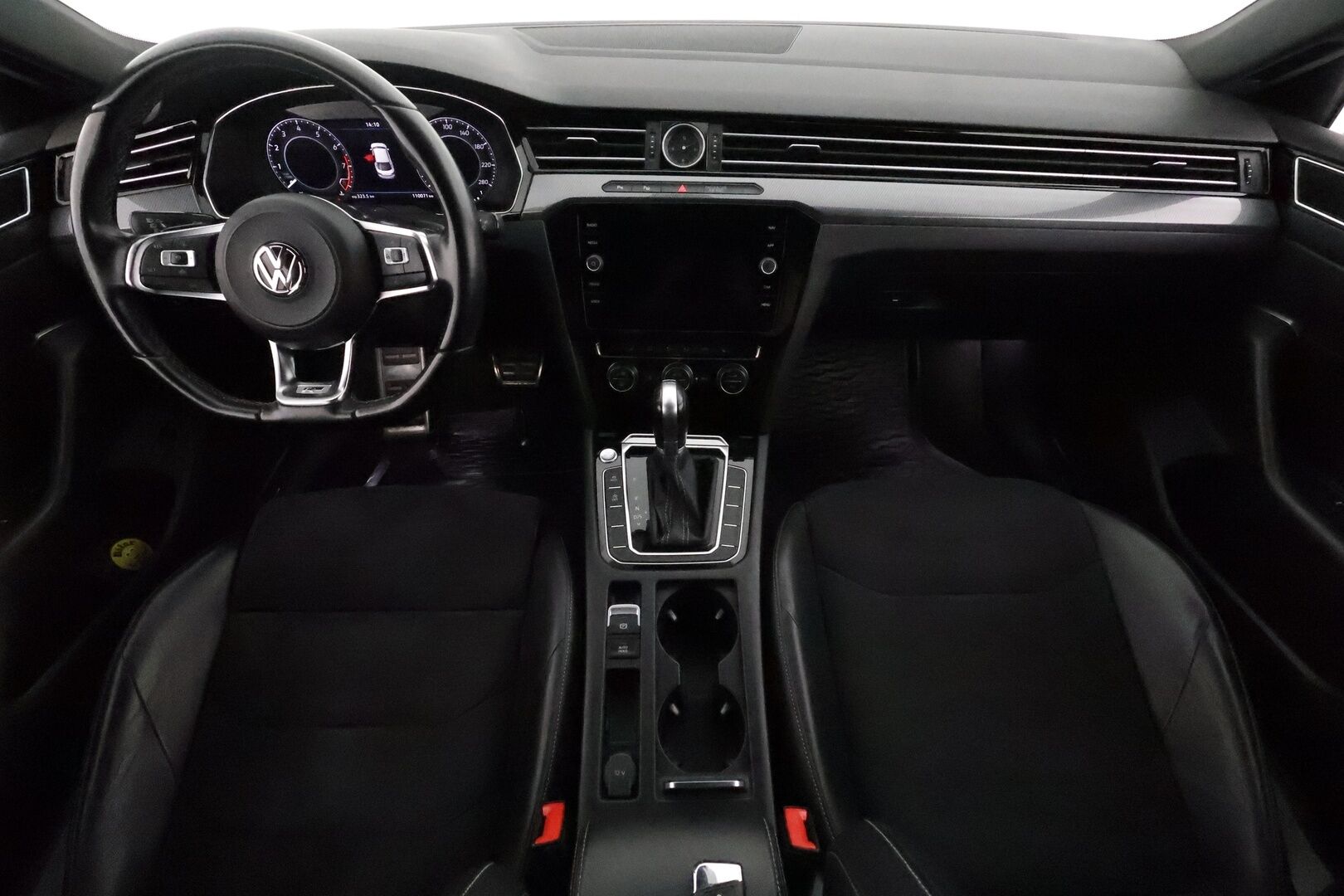 Volkswagen Arteon 2019 R-Line Limited Edition 1,5 TSI EVO 110 kW DSG-autom. **Webasto / Adapt.vakkari / Koukku / Navi / Sporttipenkit** - 1.om Suomi-auto / Kahdet renkaat aluvanteilla / Digimittaristo