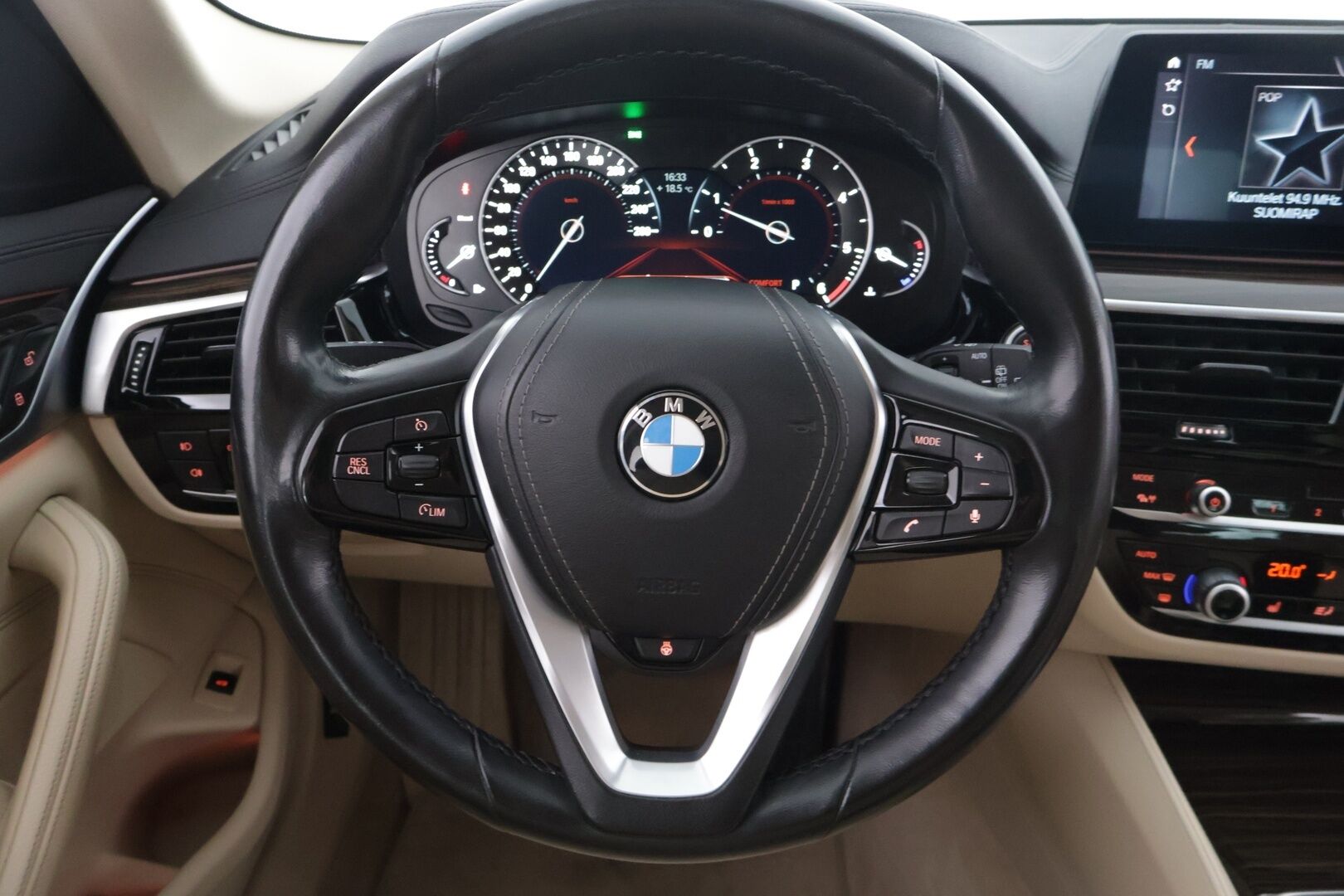 BMW 520 2019 G31 Touring 520d A xDrive Business Luxury Line - */ 2.om Suomi-auto / Prof. Navi / Webasto / P.kamera / Vakkari / Koukku / Nahkapenkit / Juuri saapunut /*