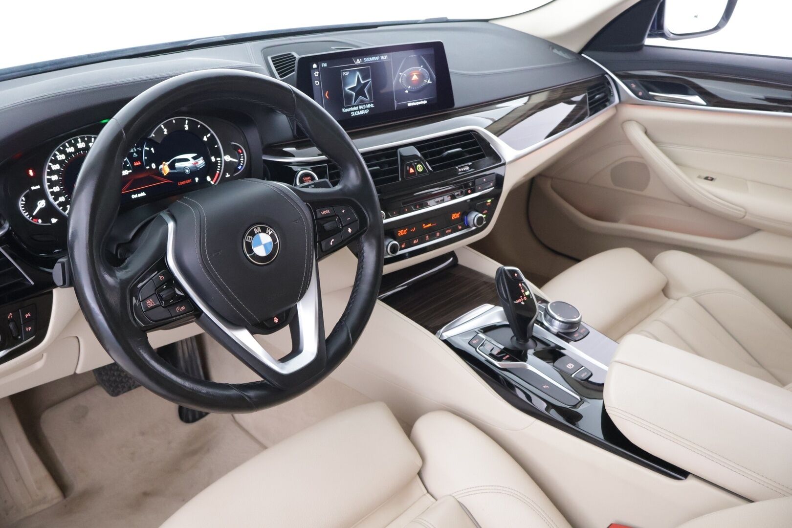 BMW 520 2019 G31 Touring 520d A xDrive Business Luxury Line - */ 2.om Suomi-auto / Prof. Navi / Webasto / P.kamera / Vakkari / Koukku / Nahkapenkit / Juuri saapunut /*