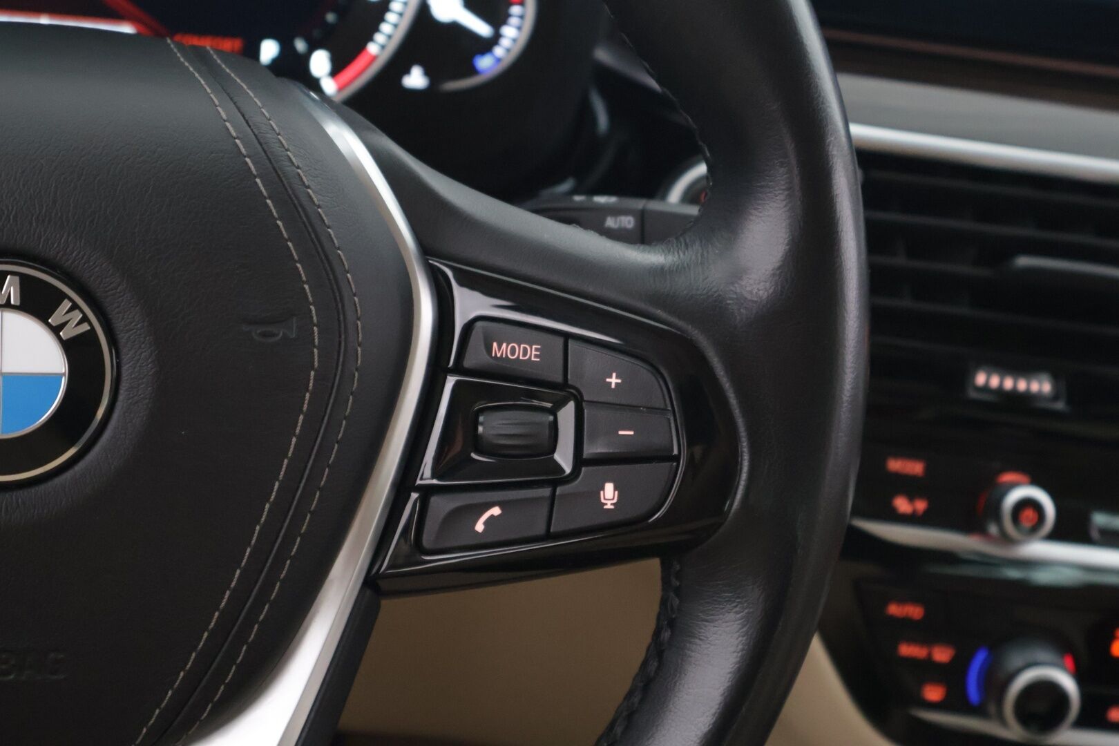 BMW 520 2019 G31 Touring 520d A xDrive Business Luxury Line - */ 2.om Suomi-auto / Prof. Navi / Webasto / P.kamera / Vakkari / Koukku / Nahkapenkit / Juuri saapunut /*