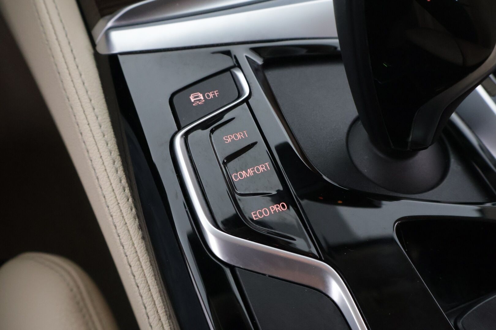 BMW 520 2019 G31 Touring 520d A xDrive Business Luxury Line - */ 2.om Suomi-auto / Prof. Navi / Webasto / P.kamera / Vakkari / Koukku / Nahkapenkit / Juuri saapunut /*