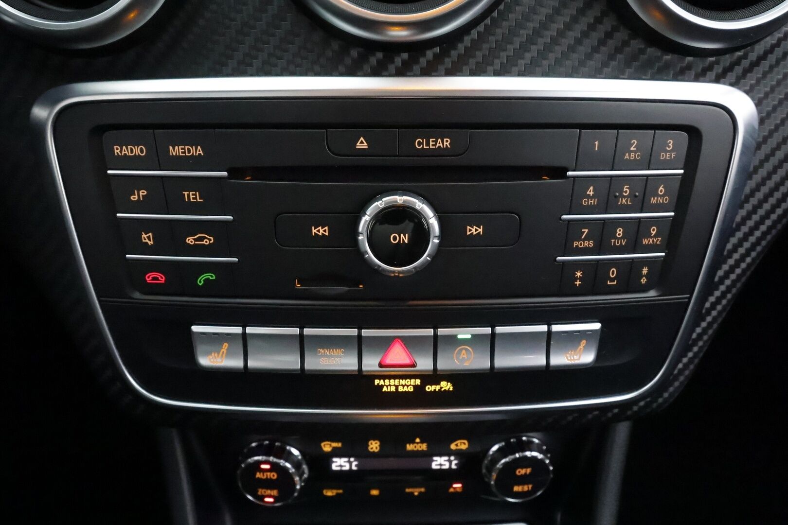 Mercedes-Benz A 2016 180 A Business AMG * LED-High Performance / P.Kamera / Sportpenkit / Bluetooth / Vakkari * - Kahdet renkaat aluvanteilla