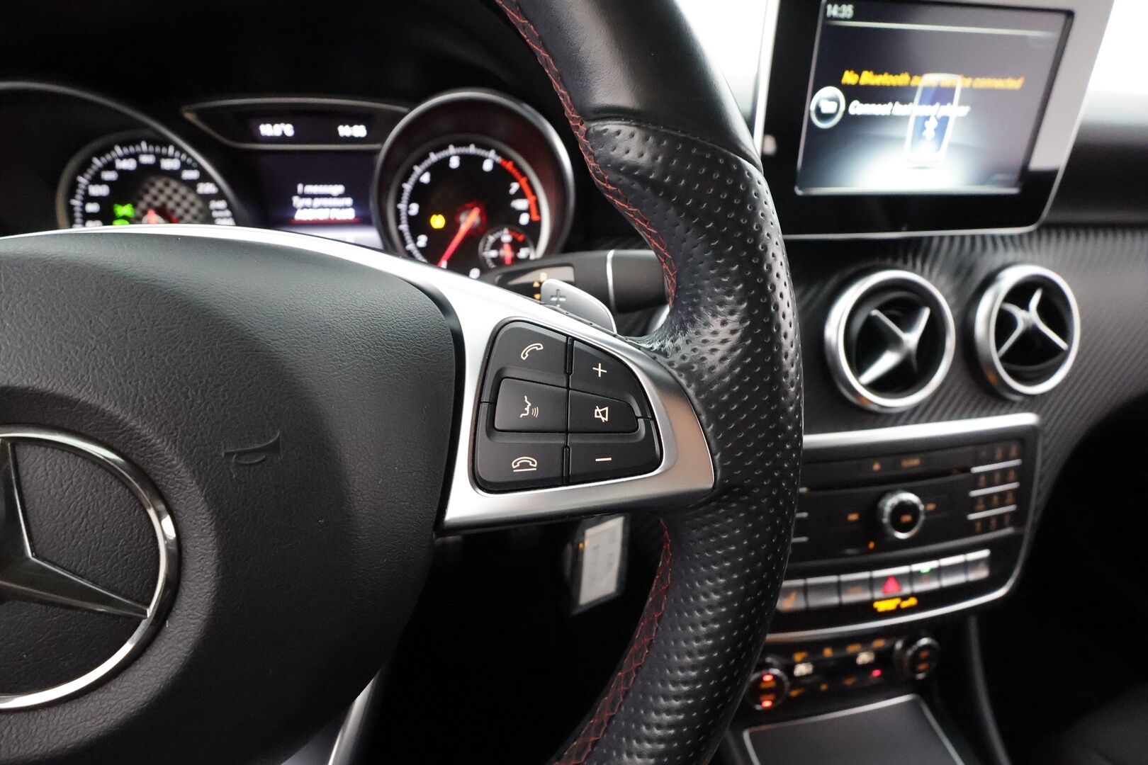 Mercedes-Benz A 2016 180 A Business AMG * LED-High Performance / P.Kamera / Sportpenkit / Bluetooth / Vakkari * - Kahdet renkaat aluvanteilla