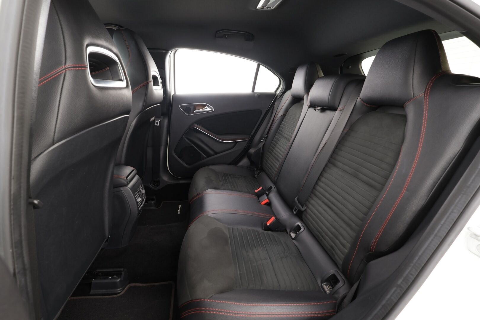 Mercedes-Benz A 2016 180 A Business AMG * LED-High Performance / P.Kamera / Sportpenkit / Bluetooth / Vakkari * - Kahdet renkaat aluvanteilla