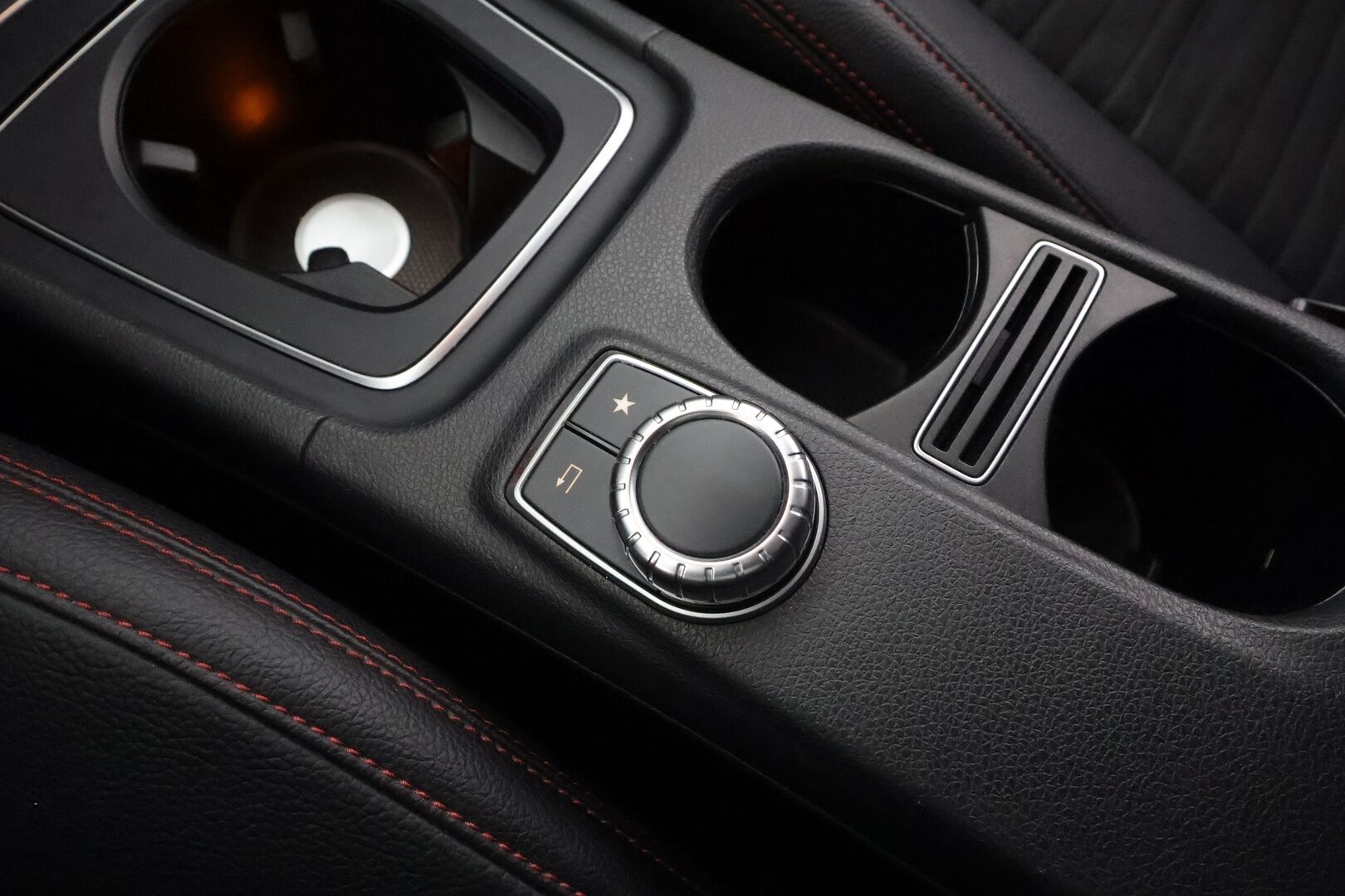 Mercedes-Benz A 2016 180 A Business AMG * LED-High Performance / P.Kamera / Sportpenkit / Bluetooth / Vakkari * - Kahdet renkaat aluvanteilla