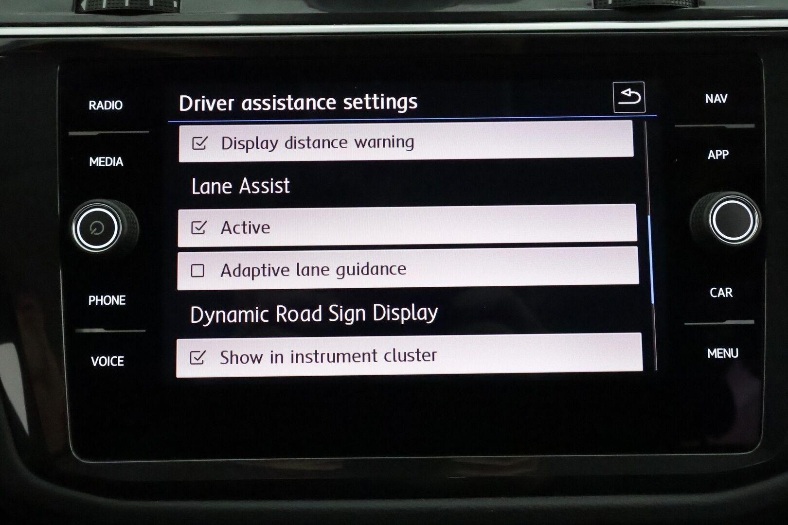 Volkswagen Tiguan 2019 Highline 2,0 TDI SCR 110 kW (150 hv) 4MOTION DSG-automaatti **Adapt.vakkari / LED / Webasto / Digimittaristo / Navi** - 3,99 % KORKOTARJOUS TÄHÄN AUTOON - Suomi-auto / Kahdet renkaat aluvanteilla / KeylessGo 