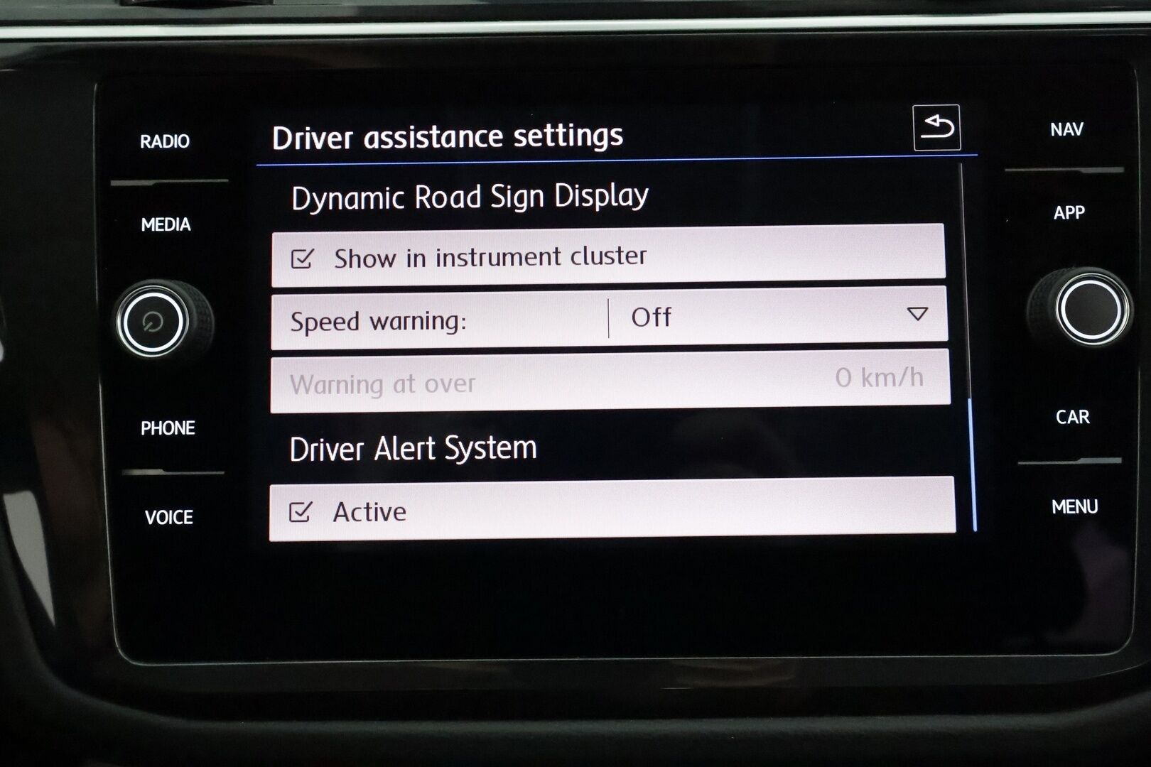Volkswagen Tiguan 2019 Highline 2,0 TDI SCR 110 kW (150 hv) 4MOTION DSG-automaatti **Adapt.vakkari / LED / Webasto / Digimittaristo / Navi** - 3,99 % KORKOTARJOUS TÄHÄN AUTOON - Suomi-auto / Kahdet renkaat aluvanteilla / KeylessGo 