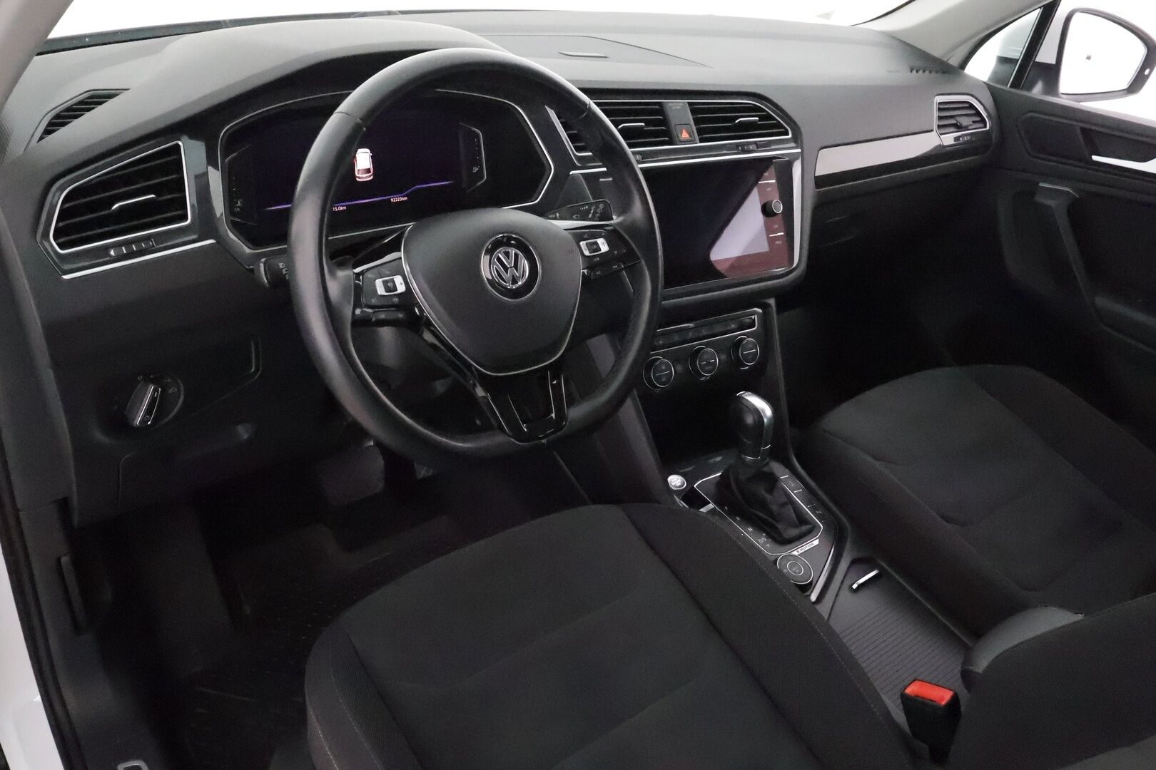 Volkswagen Tiguan 2019 Highline 2,0 TDI SCR 110 kW (150 hv) 4MOTION DSG-automaatti **Adapt.vakkari / LED / Webasto / Digimittaristo / Navi** - 3,99 % KORKOTARJOUS TÄHÄN AUTOON - Suomi-auto / Kahdet renkaat aluvanteilla / KeylessGo 