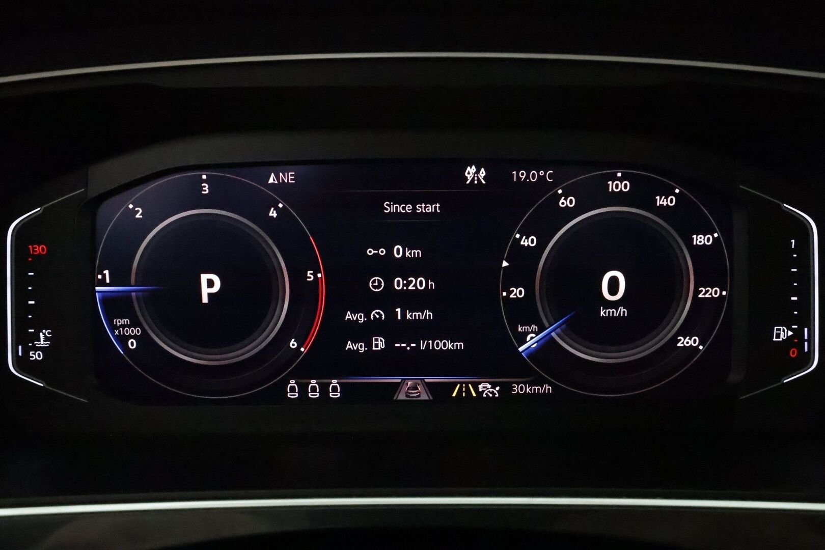 Volkswagen Tiguan 2019 Highline 2,0 TDI SCR 110 kW (150 hv) 4MOTION DSG-automaatti **Adapt.vakkari / LED / Webasto / Digimittaristo / Navi** - 3,99 % KORKOTARJOUS TÄHÄN AUTOON - Suomi-auto / Kahdet renkaat aluvanteilla / KeylessGo 
