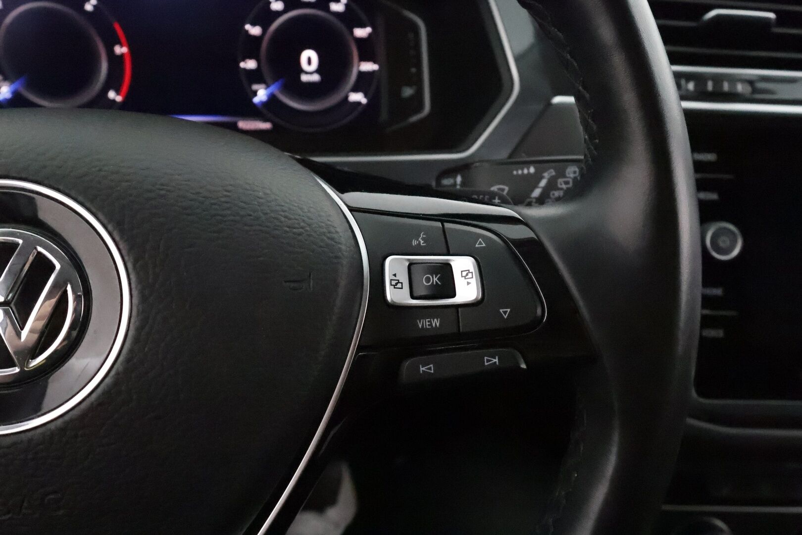 Volkswagen Tiguan 2019 Highline 2,0 TDI SCR 110 kW (150 hv) 4MOTION DSG-automaatti **Adapt.vakkari / LED / Webasto / Digimittaristo / Navi** - 3,99 % KORKOTARJOUS TÄHÄN AUTOON - Suomi-auto / Kahdet renkaat aluvanteilla / KeylessGo 