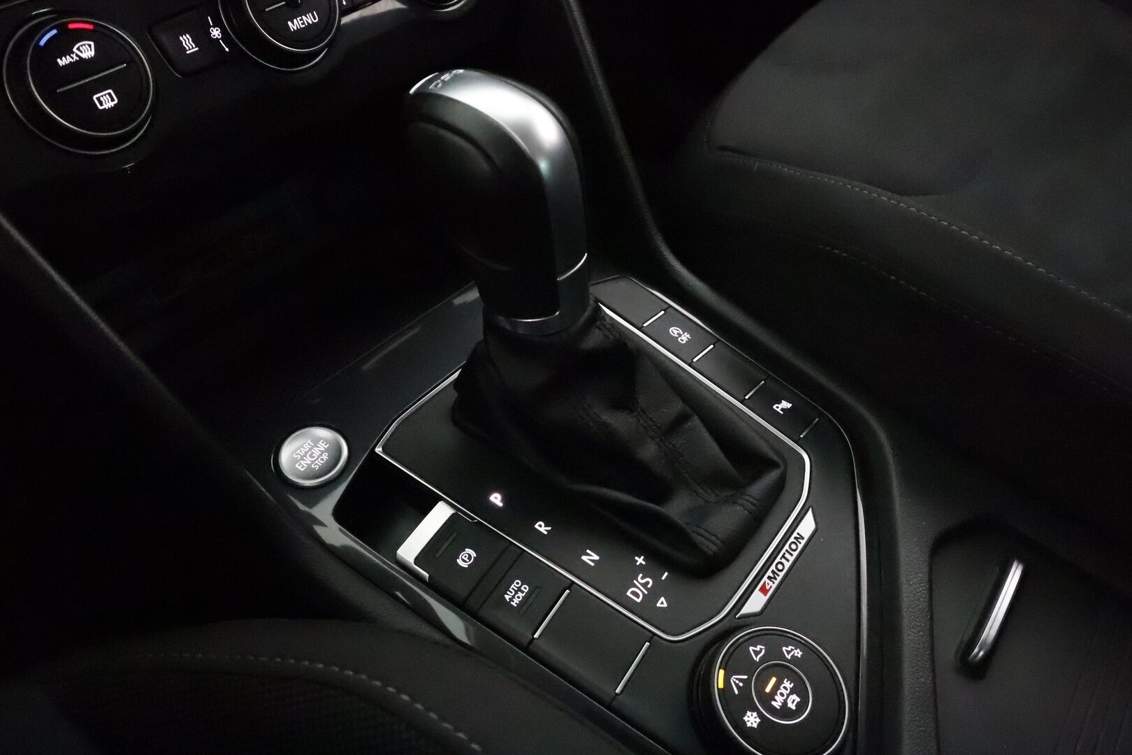 Volkswagen Tiguan 2019 Highline 2,0 TDI SCR 110 kW (150 hv) 4MOTION DSG-automaatti **Adapt.vakkari / LED / Webasto / Digimittaristo / Navi** - 3,99 % KORKOTARJOUS TÄHÄN AUTOON - Suomi-auto / Kahdet renkaat aluvanteilla / KeylessGo 