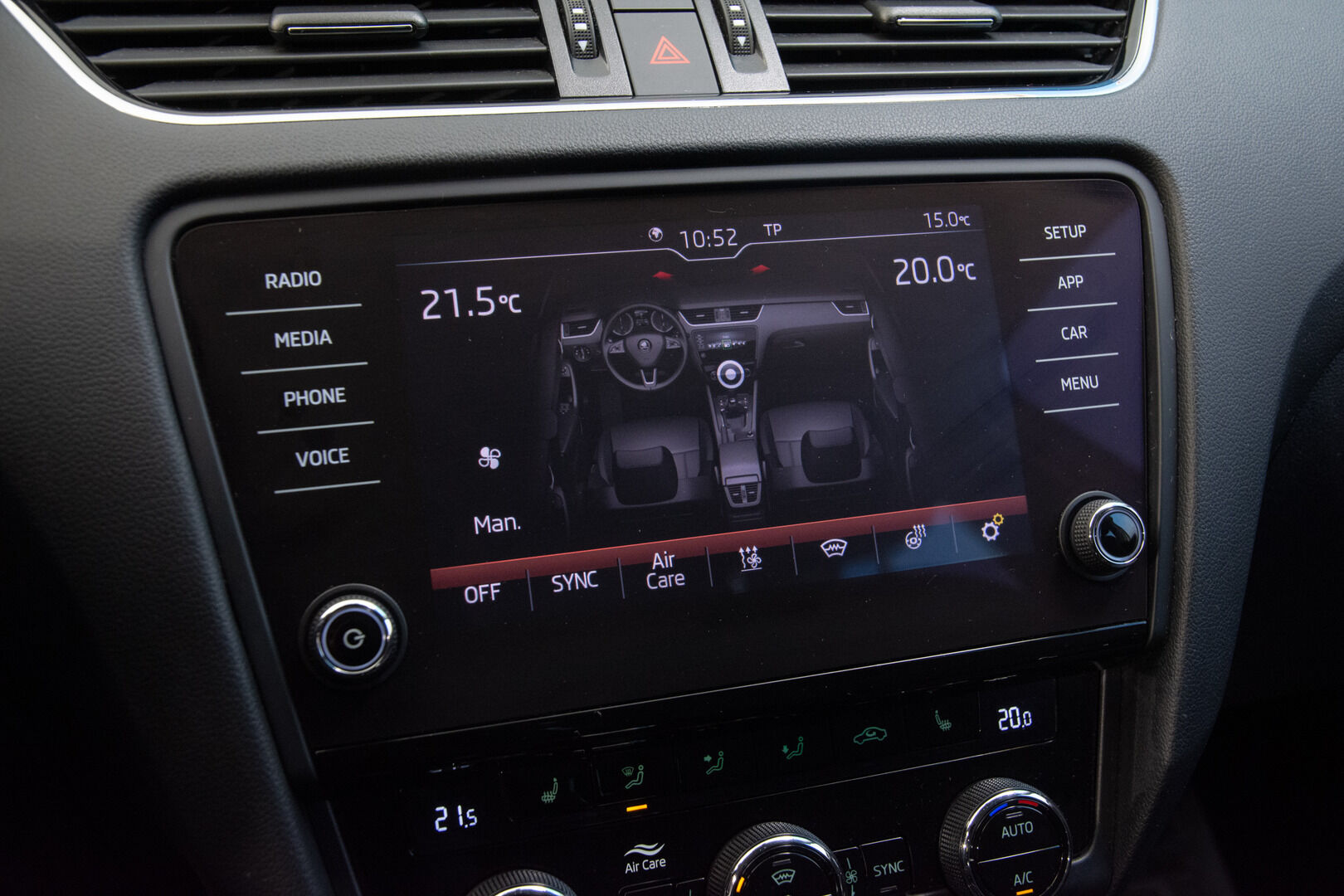 Skoda Octavia 2019 Combi 1,5 TSI Style DSG Autom. - Suomi-auto | Webasto | Kahdet renkaat aluvantein | Ambient | Vetokoukku | Lämmitettävä Tuulilasi | Kamera | Navi | 