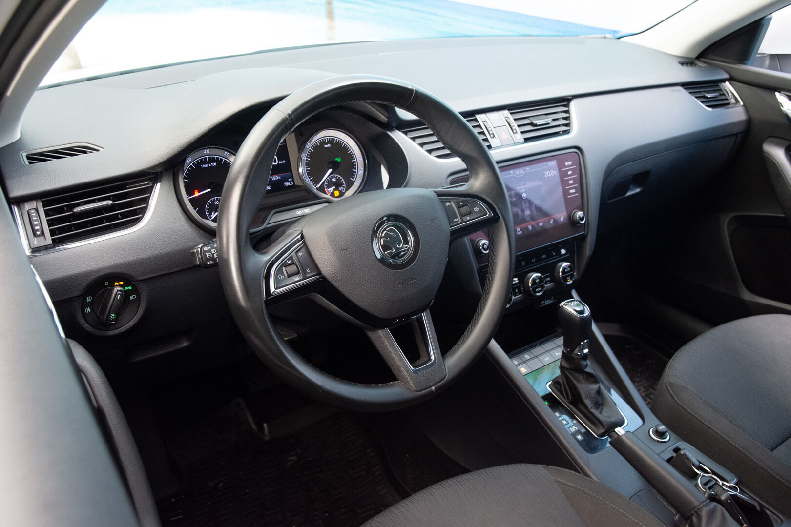 Skoda Octavia 2019 Combi 1,5 TSI Style DSG Autom. - Suomi-auto | Webasto | Kahdet renkaat aluvantein | Ambient | Vetokoukku | Lämmitettävä Tuulilasi | Kamera | Navi | 