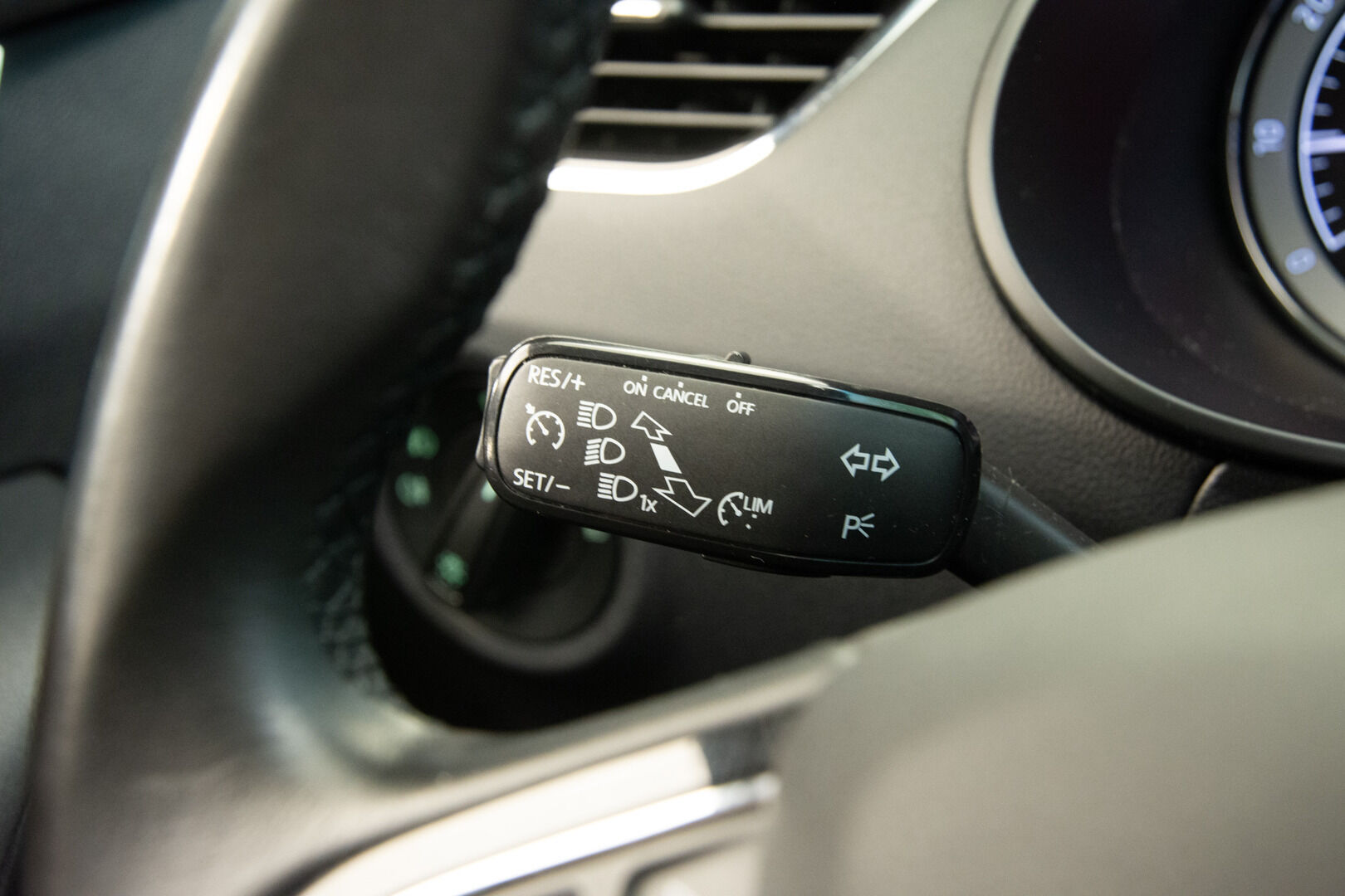 Skoda Octavia 2019 Combi 1,5 TSI Style DSG Autom. - Suomi-auto | Webasto | Kahdet renkaat aluvantein | Ambient | Vetokoukku | Lämmitettävä Tuulilasi | Kamera | Navi | 