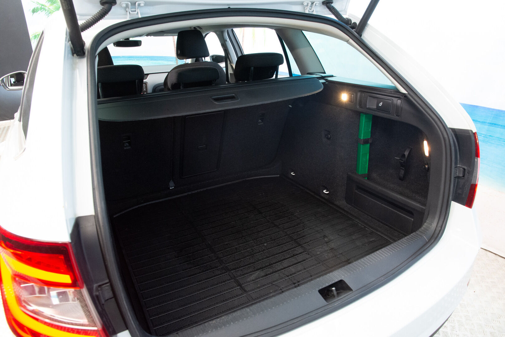 Skoda Octavia 2019 Combi 1,5 TSI Style DSG Autom. - Suomi-auto | Webasto | Kahdet renkaat aluvantein | Ambient | Vetokoukku | Lämmitettävä Tuulilasi | Kamera | Navi | 