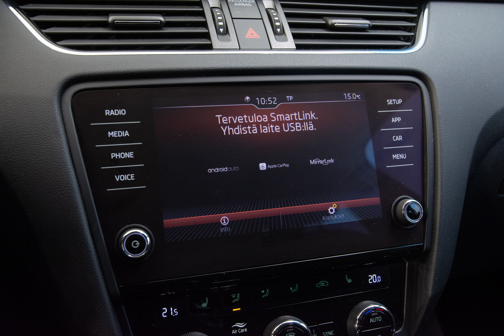 Skoda Octavia 2019 Combi 1,5 TSI Style DSG Autom. - Suomi-auto | Webasto | Kahdet renkaat aluvantein | Ambient | Vetokoukku | Lämmitettävä Tuulilasi | Kamera | Navi | 