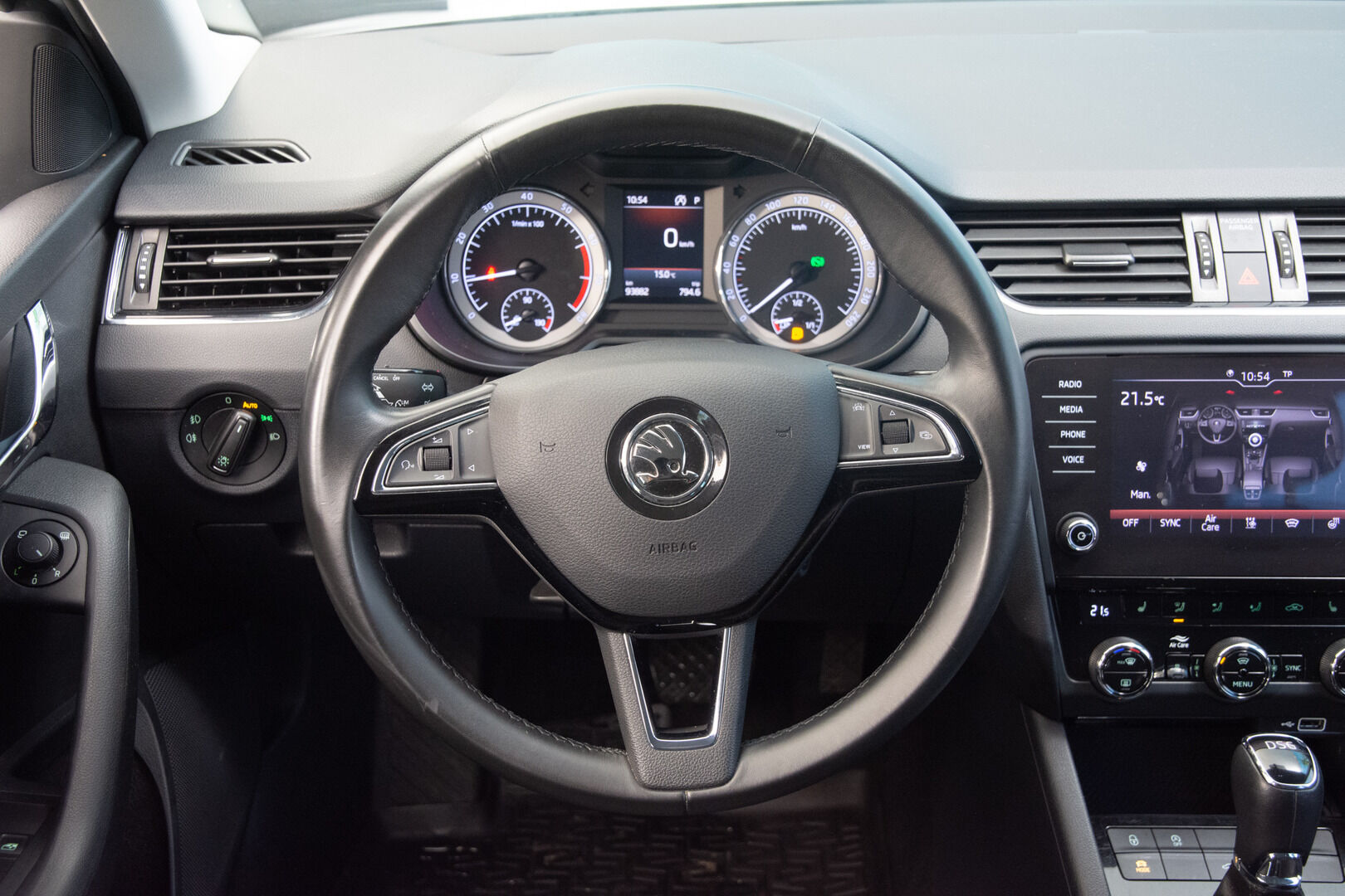 Skoda Octavia 2019 Combi 1,5 TSI Style DSG Autom. - Suomi-auto | Webasto | Kahdet renkaat aluvantein | Ambient | Vetokoukku | Lämmitettävä Tuulilasi | Kamera | Navi | 