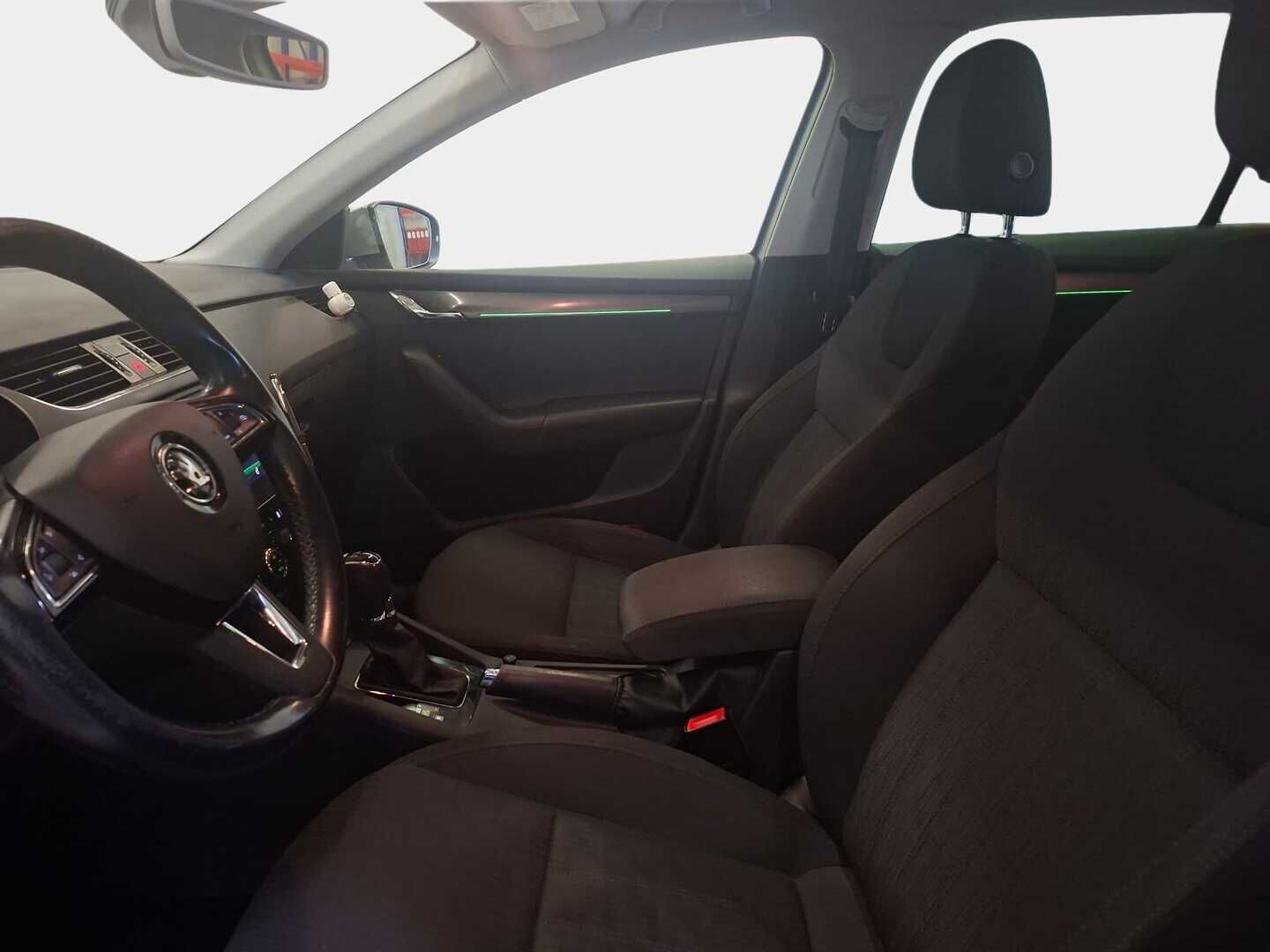 Skoda Octavia 2019 Combi 1,6 TDI Style DSG Autom. - ACC | Webasto | BLIS | P. Kamera | Keyless | Ambiente | S. Kontti | Hihna 04/26 | 2x Renkaat