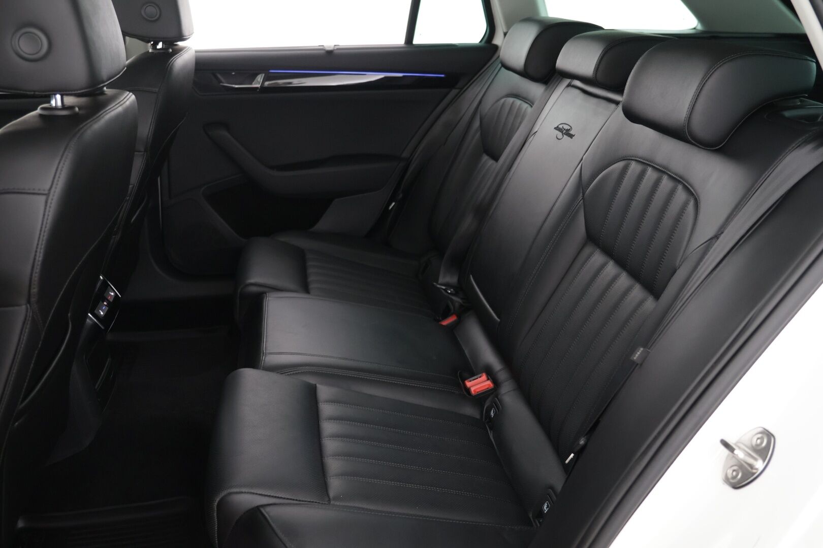 Skoda Superb 2019 Combi 2,0 TDI 190 4x4 L&K BusinessLine / Webasto / ACC / Neliveto! / - Siisti! / Webasto! / Juuri leimattu! / 