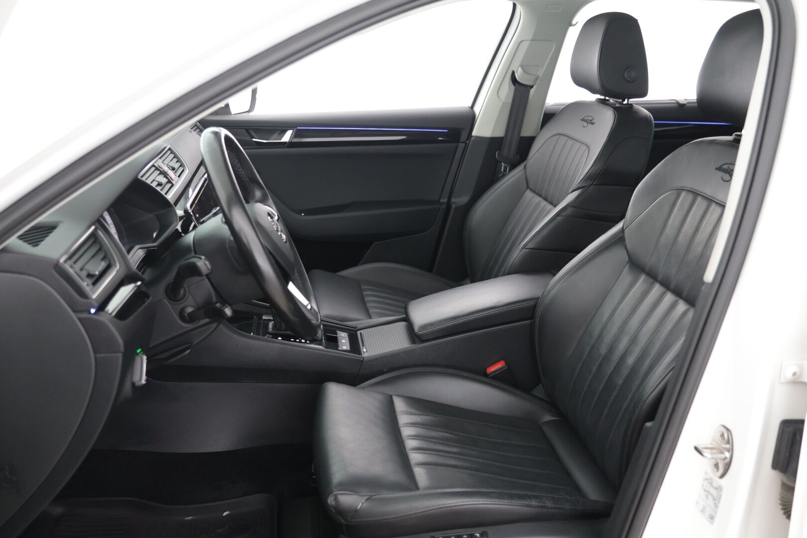 Skoda Superb 2019 Combi 2,0 TDI 190 4x4 L&K BusinessLine / Webasto / ACC / Neliveto! / - Siisti! / Webasto! / Juuri leimattu! / 
