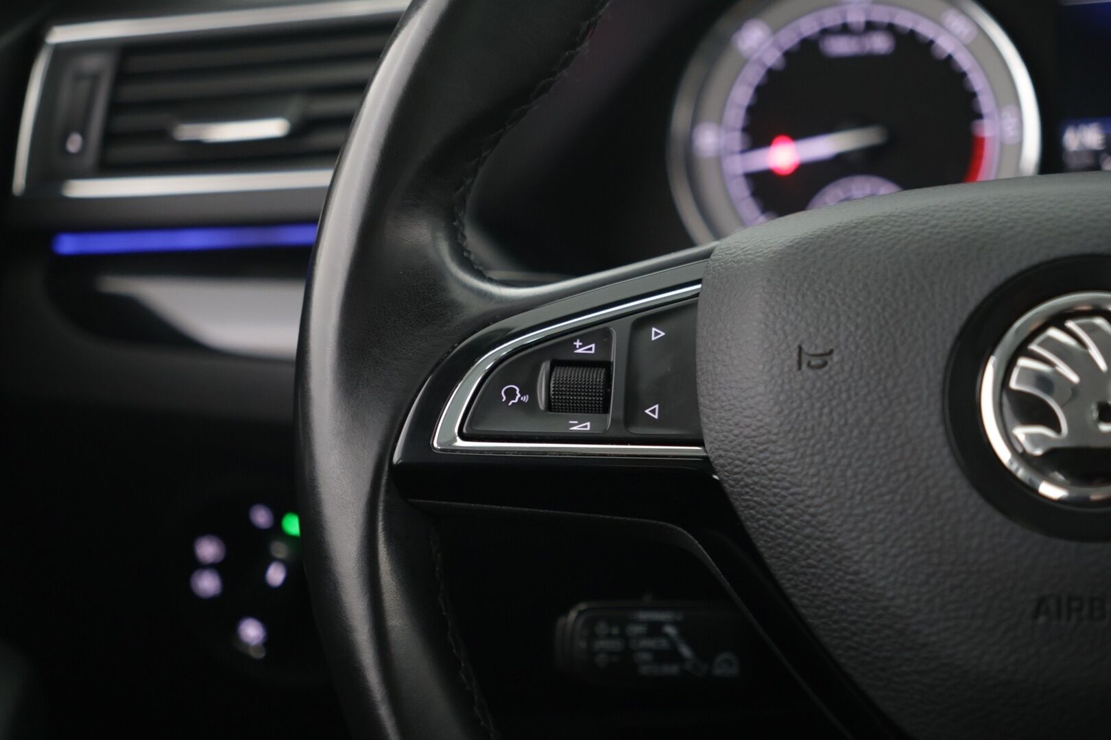 Skoda Superb 2019 Combi 2,0 TDI 190 4x4 L&K BusinessLine / Webasto / ACC / Neliveto! / - Siisti! / Webasto! / Juuri leimattu! / 