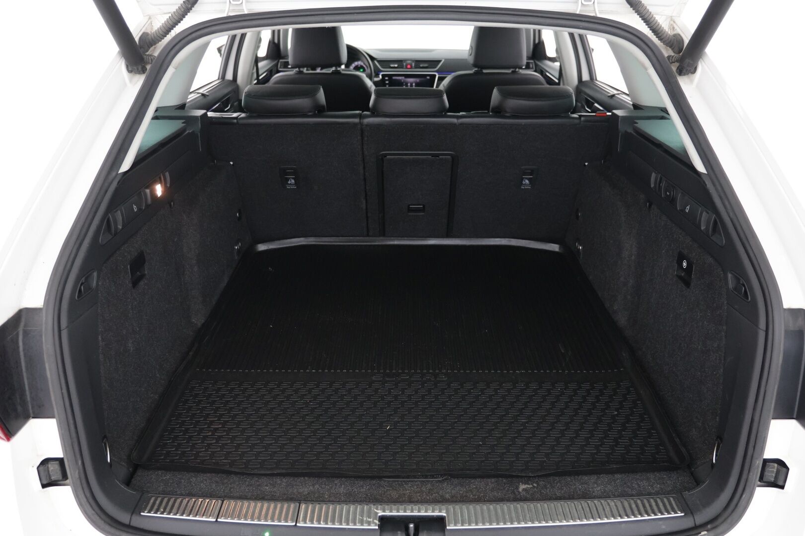Skoda Superb 2019 Combi 2,0 TDI 190 4x4 L&K BusinessLine / Webasto / ACC / Neliveto! / - Siisti! / Webasto! / Juuri leimattu! / 