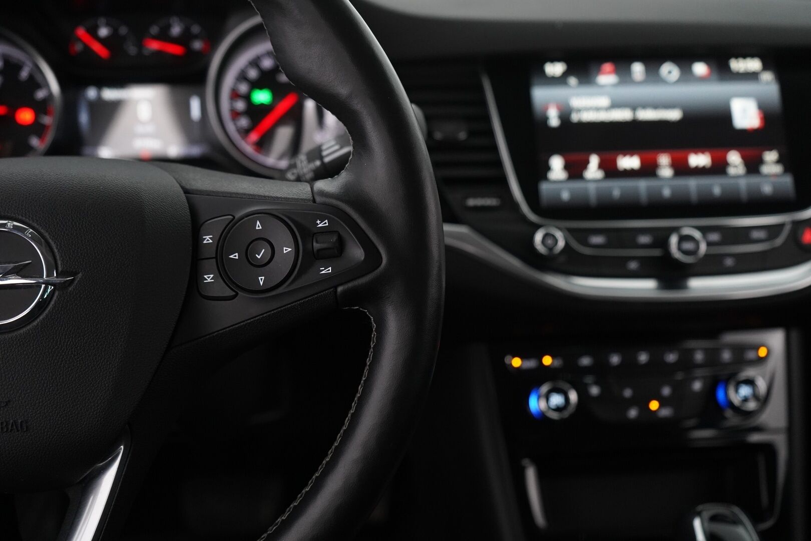 Opel Astra 2019 Sports Tourer Innovation Plus 150 Turbo A *ACC / Sportti penkit / Lohko / Koukku / S.kontti* - Seuraava katsastus 22.2.2027 / Täydellinen huoltokirja, viimeisin 02.2025 / Kahdet renkaat alumiinivantein