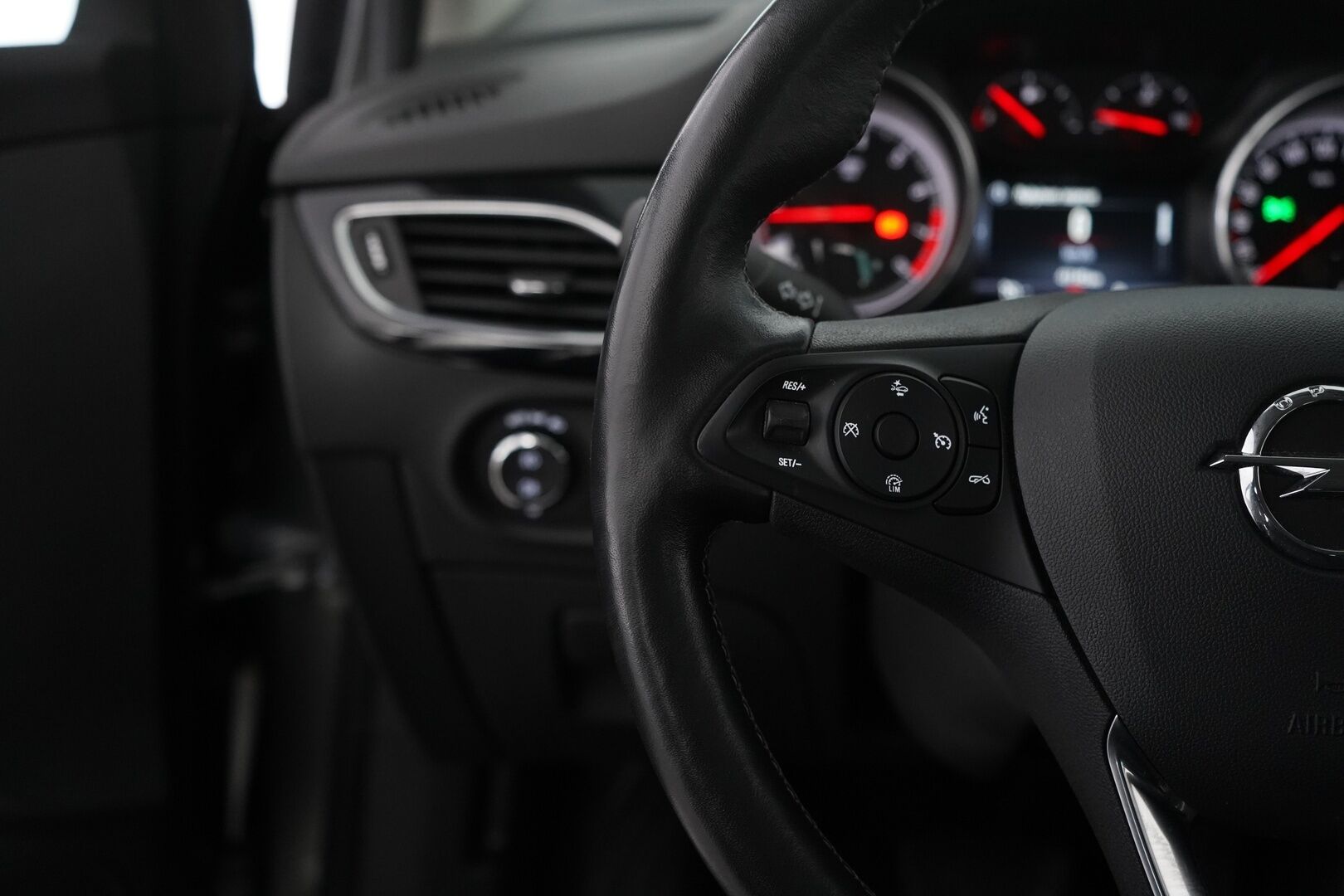 Opel Astra 2019 Sports Tourer Innovation Plus 150 Turbo A *ACC / Sportti penkit / Lohko / Koukku / S.kontti* - Seuraava katsastus 22.2.2027 / Täydellinen huoltokirja, viimeisin 02.2025 / Kahdet renkaat alumiinivantein