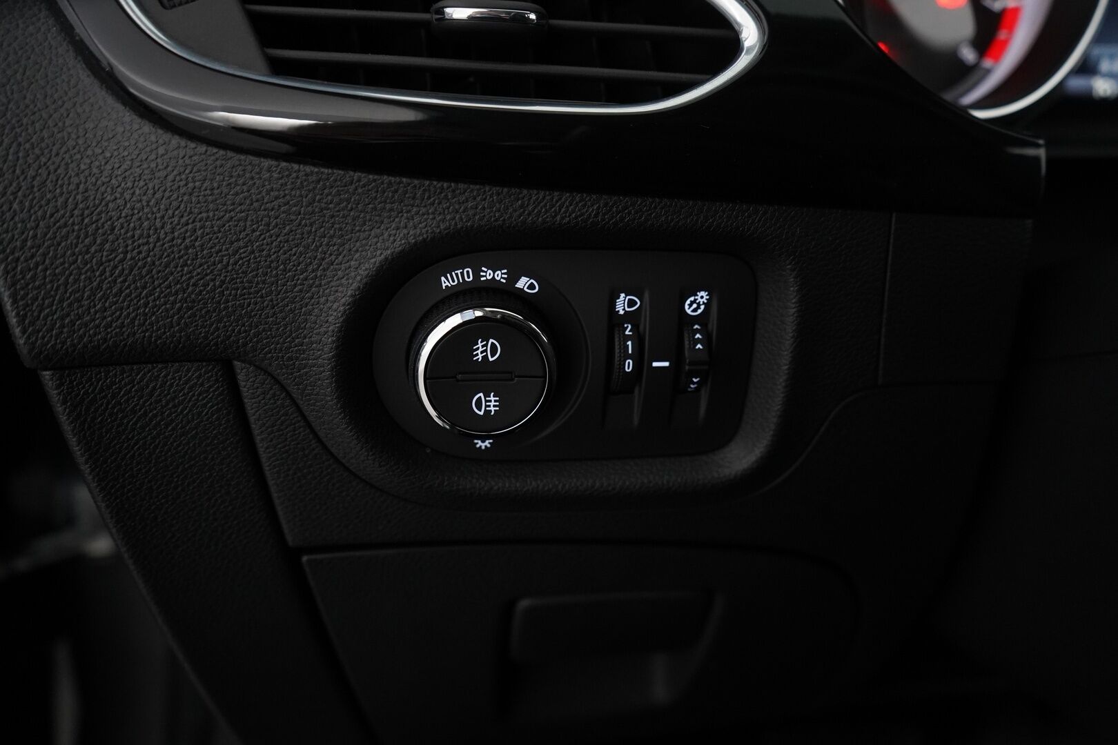 Opel Astra 2019 Sports Tourer Innovation Plus 150 Turbo A *ACC / Sportti penkit / Lohko / Koukku / S.kontti* - Seuraava katsastus 22.2.2027 / Täydellinen huoltokirja, viimeisin 02.2025 / Kahdet renkaat alumiinivantein