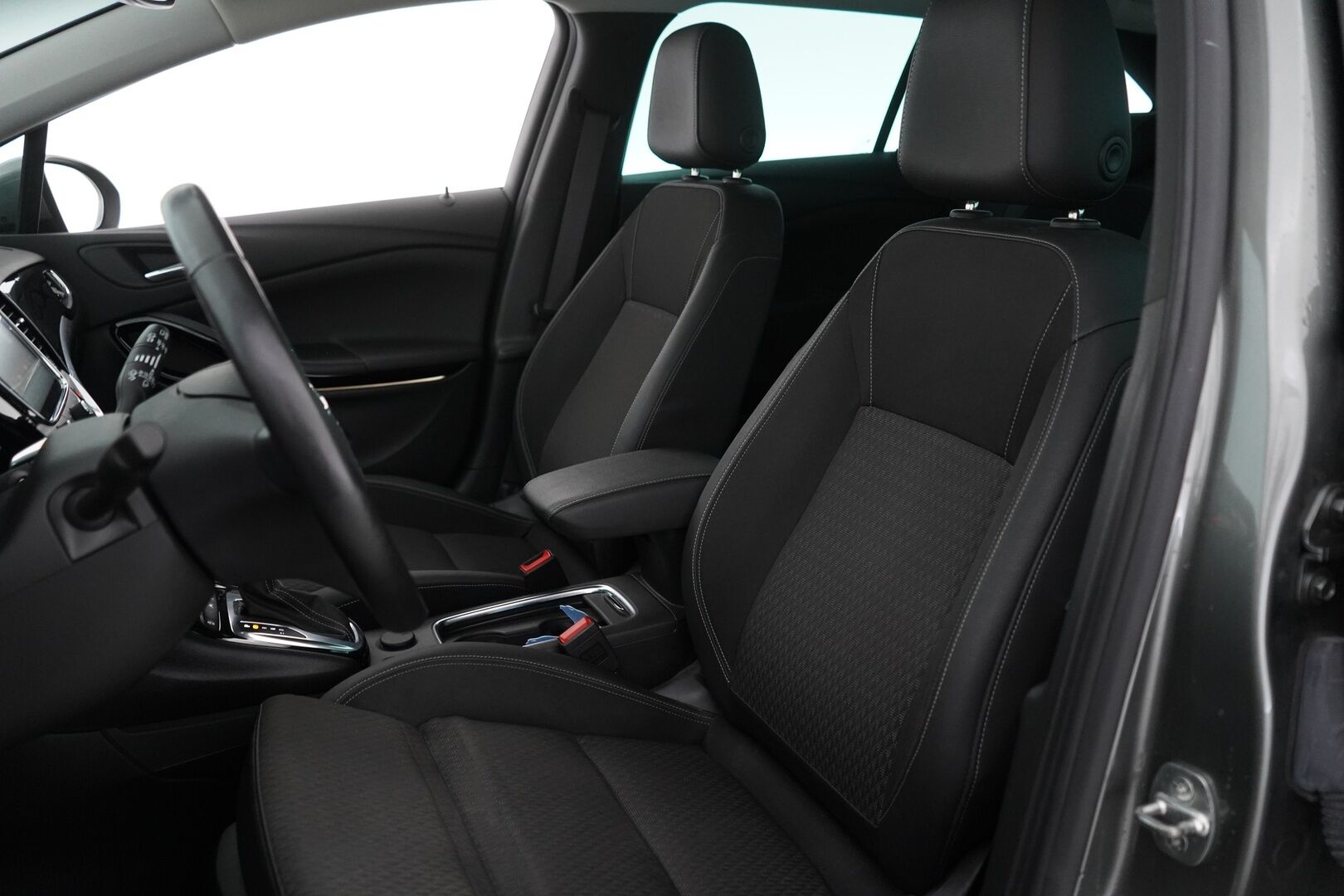 Opel Astra 2019 Sports Tourer Innovation Plus 150 Turbo A *ACC / Sportti penkit / Lohko / Koukku / S.kontti* - Seuraava katsastus 22.2.2027 / Täydellinen huoltokirja, viimeisin 02.2025 / Kahdet renkaat alumiinivantein