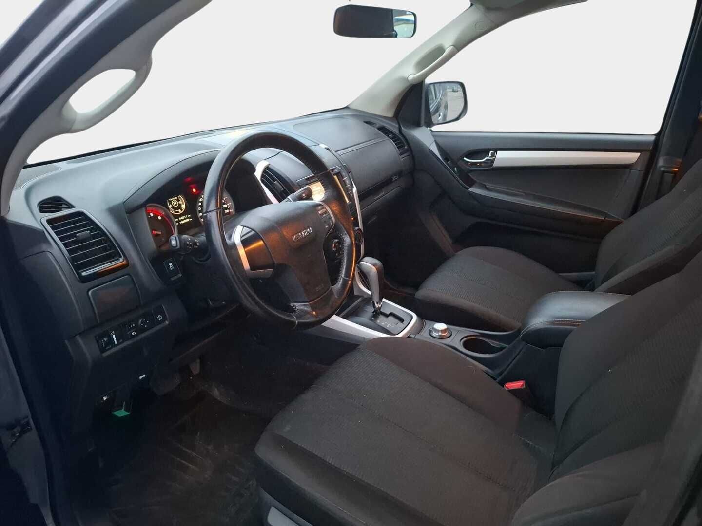 Isuzu D-Max 2019 Space Cab 1,9 TDi 4WD 6AT LS Black Edition - *Webasto / Koukku / P-kamera / Neliveto / Astinlaudat / Juuri saapunut Tampereelle!*