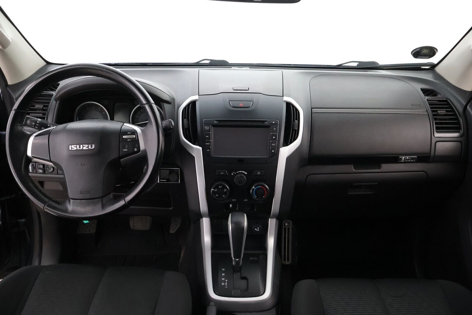 Isuzu D-Max 2019 Space Cab 1,9 TDi 4WD 6AT LS Black Edition * Webasto / Vetokoukku / Peruutuskamera / Astinlaudat / Lohko & Sisäpistoke - 2x Renkaat aluvantein / Suomiauto / Juuri tullut Tampereelle!