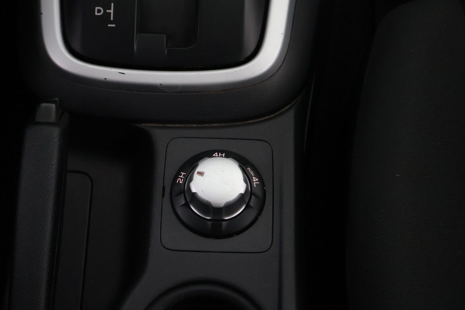 Isuzu D-Max 2019 Space Cab 1,9 TDi 4WD 6AT LS Black Edition * Webasto / Vetokoukku / Peruutuskamera / Astinlaudat / Lohko & Sisäpistoke - 2x Renkaat aluvantein / Suomiauto / Juuri tullut Tampereelle!
