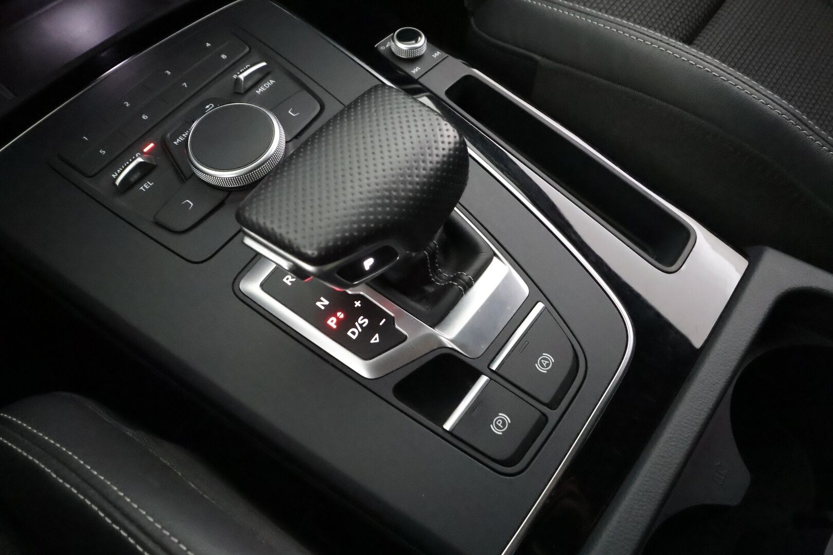 Audi Q5 2019 Business Sport 35 TDI 120 kW quattro S tronic * Vakkari / webasto / koukku / P.kamera / Sporttipenkit / LED * - Suomi-auto / Kahdet Renkaat - HULLUT AVAJAISHULINAT KORKOTARJOUS 3,29 %