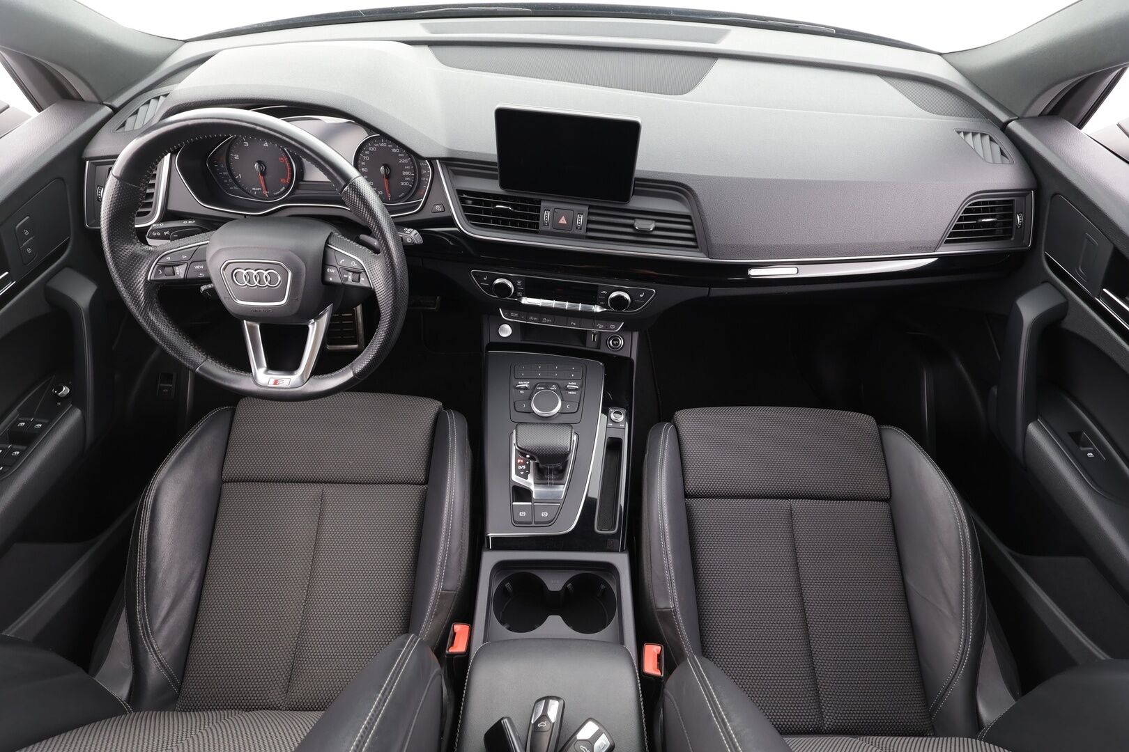 Audi Q5 2019 Business Sport 35 TDI 120 kW quattro S tronic * Vakkari / webasto / koukku / P.kamera / Sporttipenkit / LED * - Suomi-auto / Kahdet Renkaat - HULLUT AVAJAISHULINAT KORKOTARJOUS 3,29 %