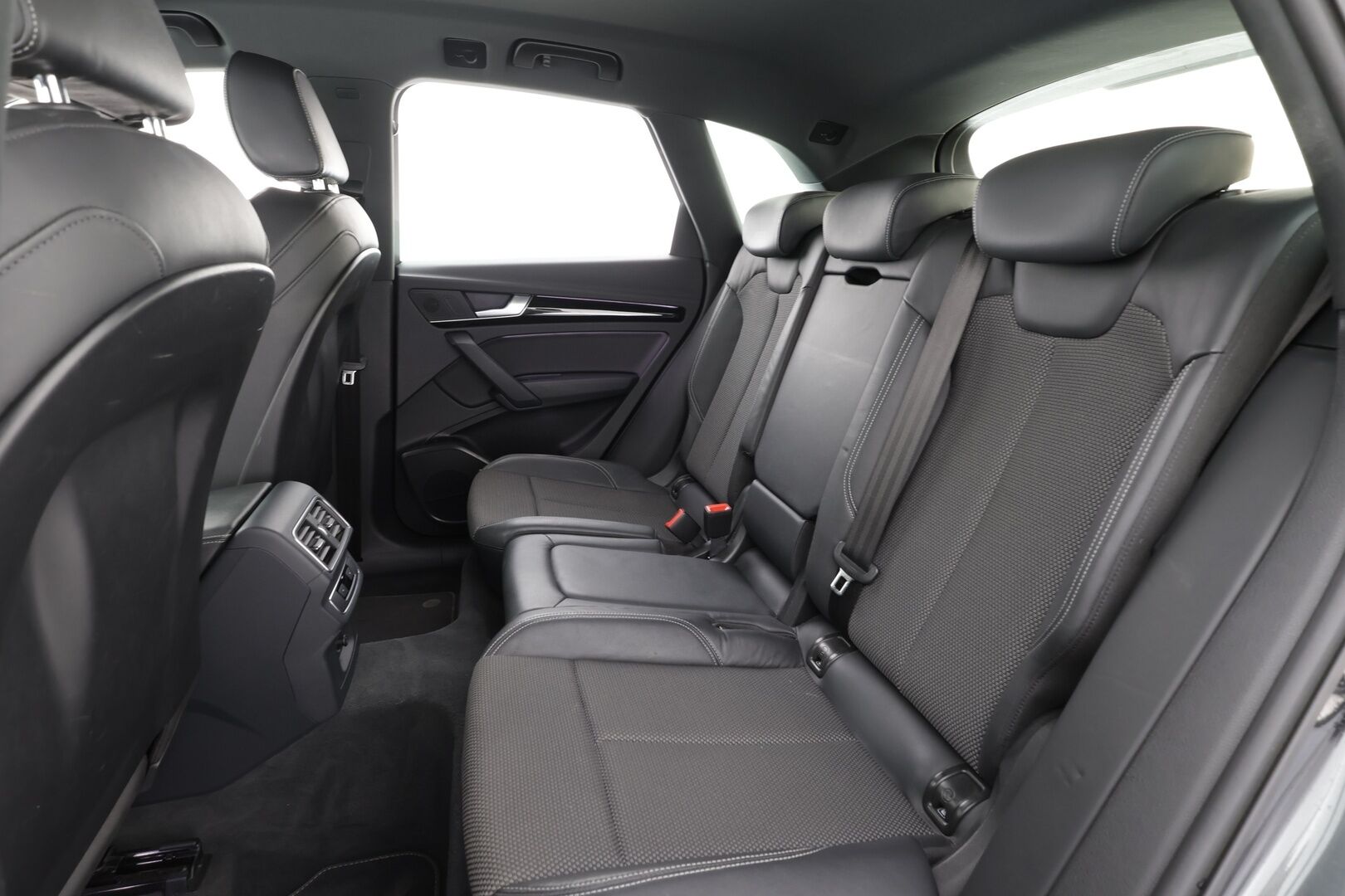 Audi Q5 2019 Business Sport 35 TDI 120 kW quattro S tronic * Vakkari / webasto / koukku / P.kamera / Sporttipenkit / LED * - Suomi-auto / Kahdet Renkaat - HULLUT AVAJAISHULINAT KORKOTARJOUS 3,29 %