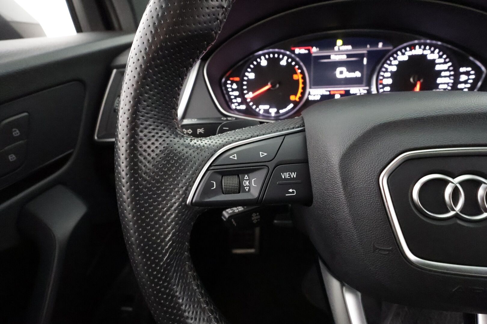 Audi Q5 2019 Business Sport 35 TDI 120 kW quattro S tronic * Vakkari / webasto / koukku / P.kamera / Sporttipenkit / LED * - Suomi-auto / Kahdet Renkaat - HULLUT AVAJAISHULINAT KORKOTARJOUS 3,29 %