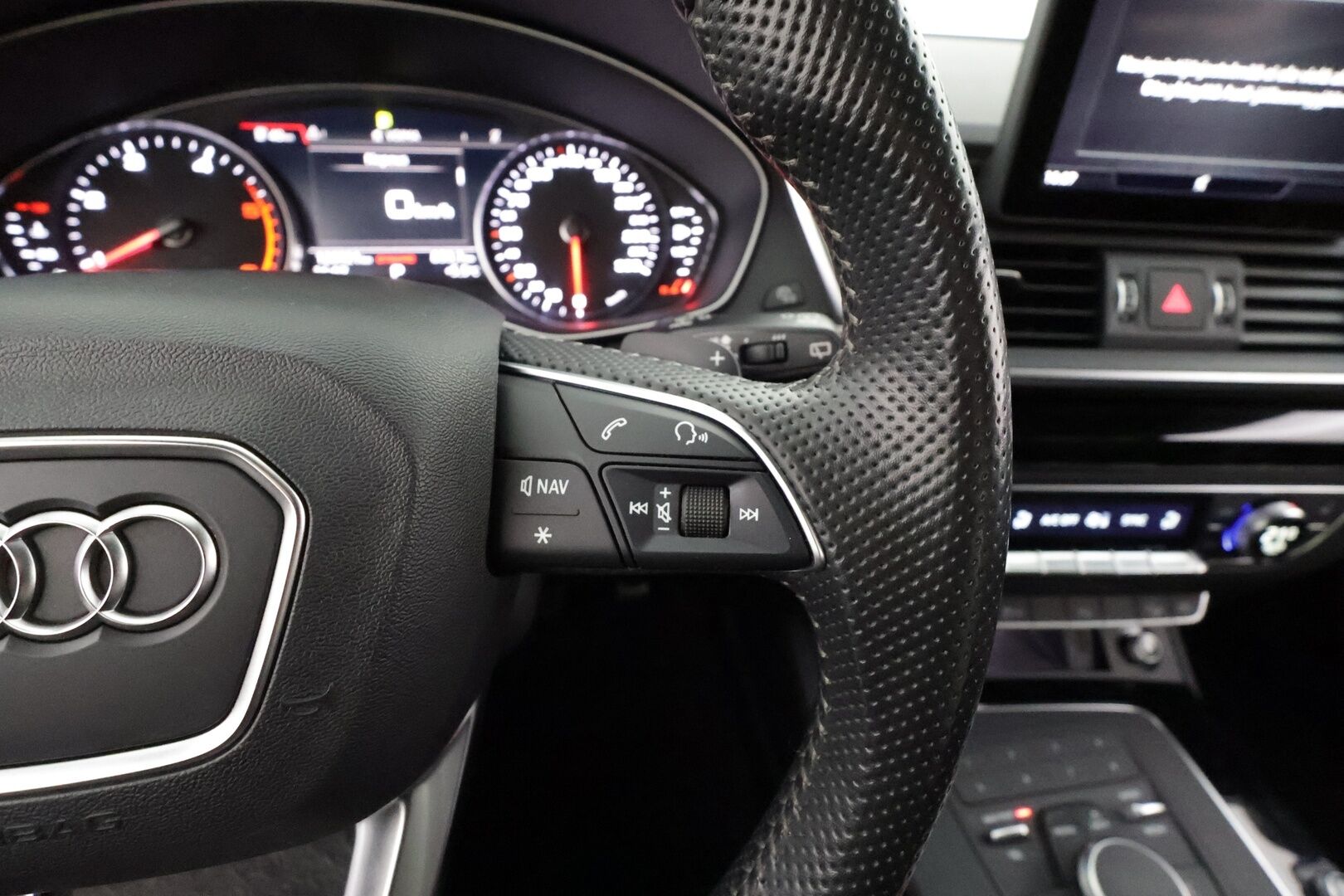 Audi Q5 2019 Business Sport 35 TDI 120 kW quattro S tronic * Vakkari / webasto / koukku / P.kamera / Sporttipenkit / LED * - Suomi-auto / Kahdet Renkaat - HULLUT AVAJAISHULINAT KORKOTARJOUS 3,29 %