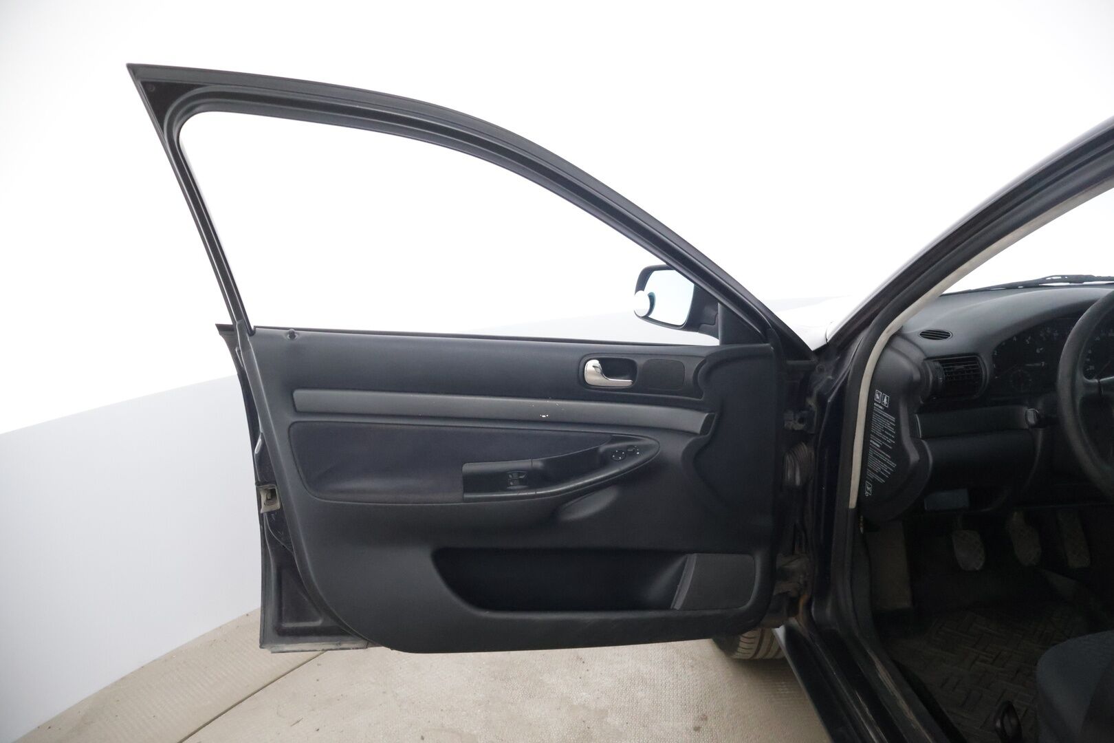 Audi A4 1996 Avant 1,6 5d *YritysOutlet - Myydään vain yrityksille - YritysOutlet - Myydään vain yrityksille* - Juuri katsastetu / 2x Renkailla