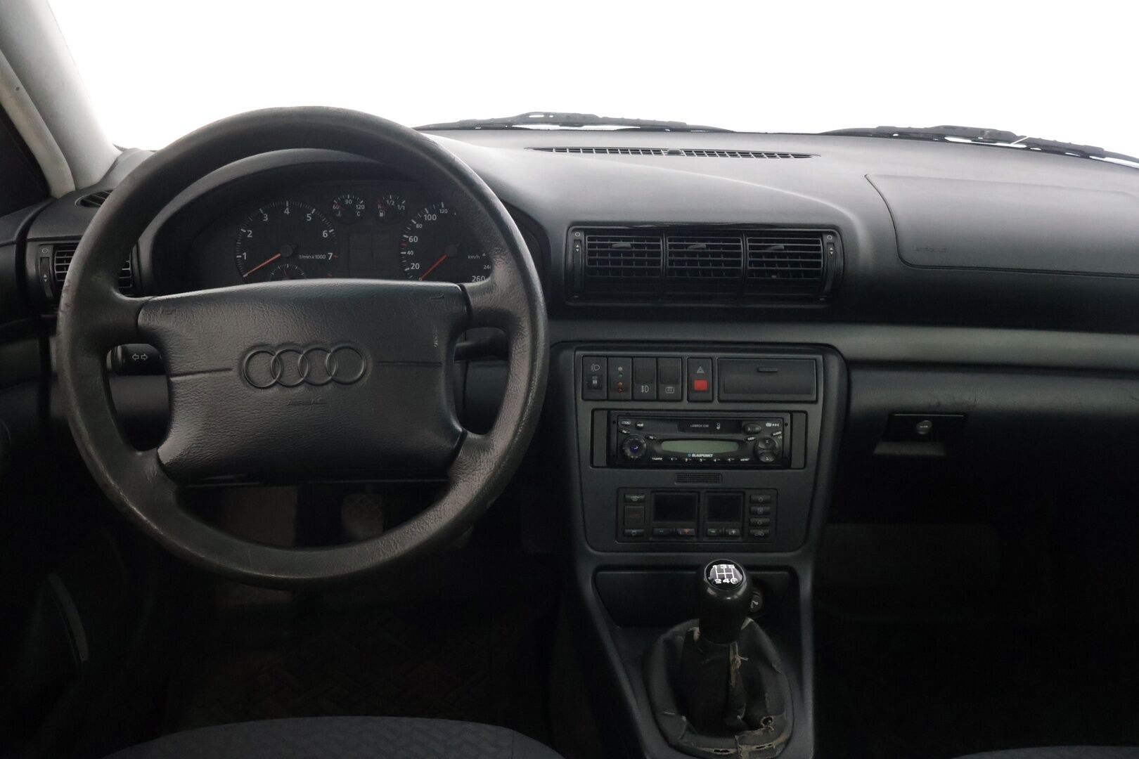 Audi A4 1996 Avant 1,6 5d *YritysOutlet - Myydään vain yrityksille - YritysOutlet - Myydään vain yrityksille* - Juuri katsastetu / 2x Renkailla